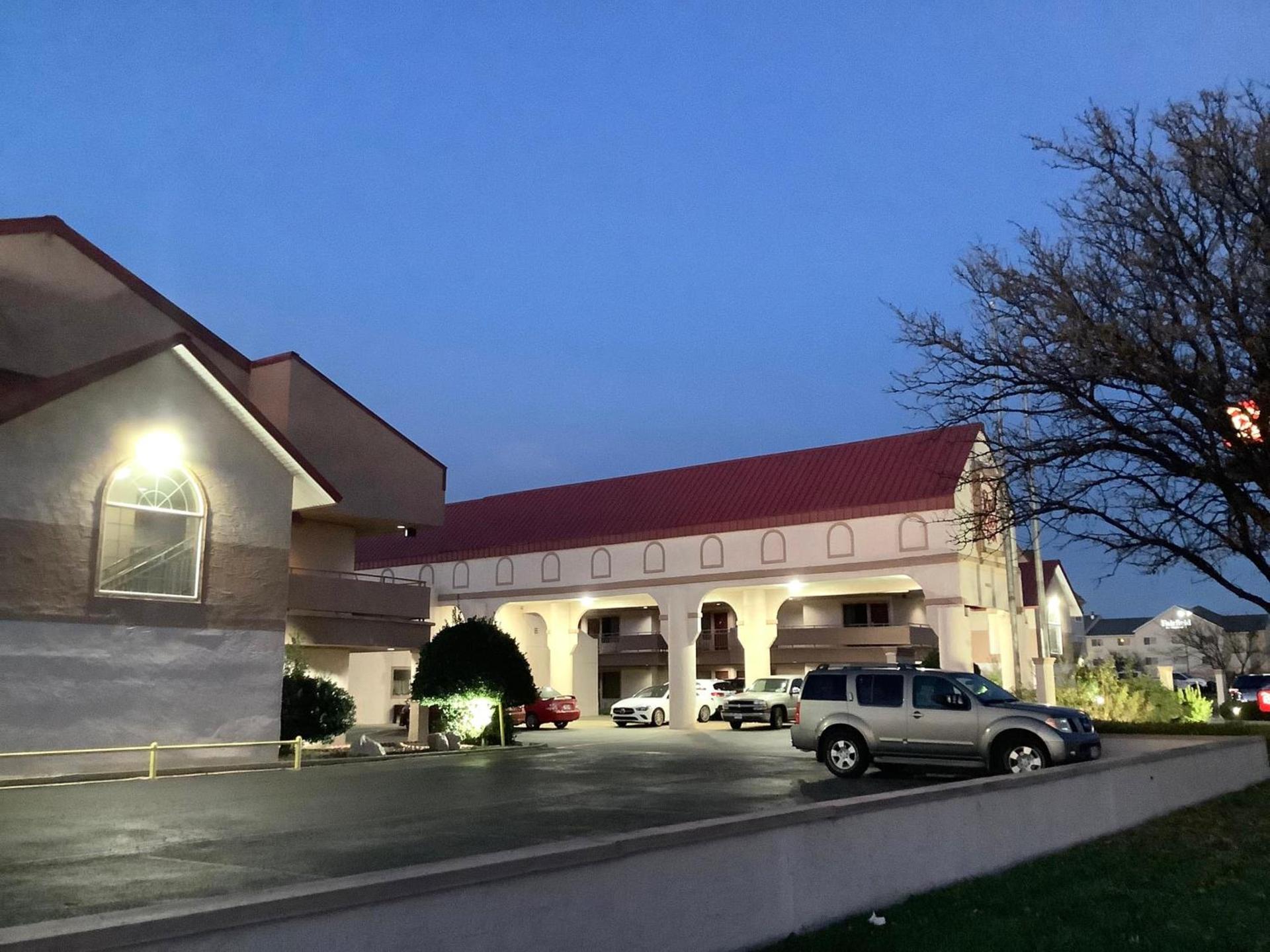 HomeTowne Studios by Red Roof Amarillo West photo 3