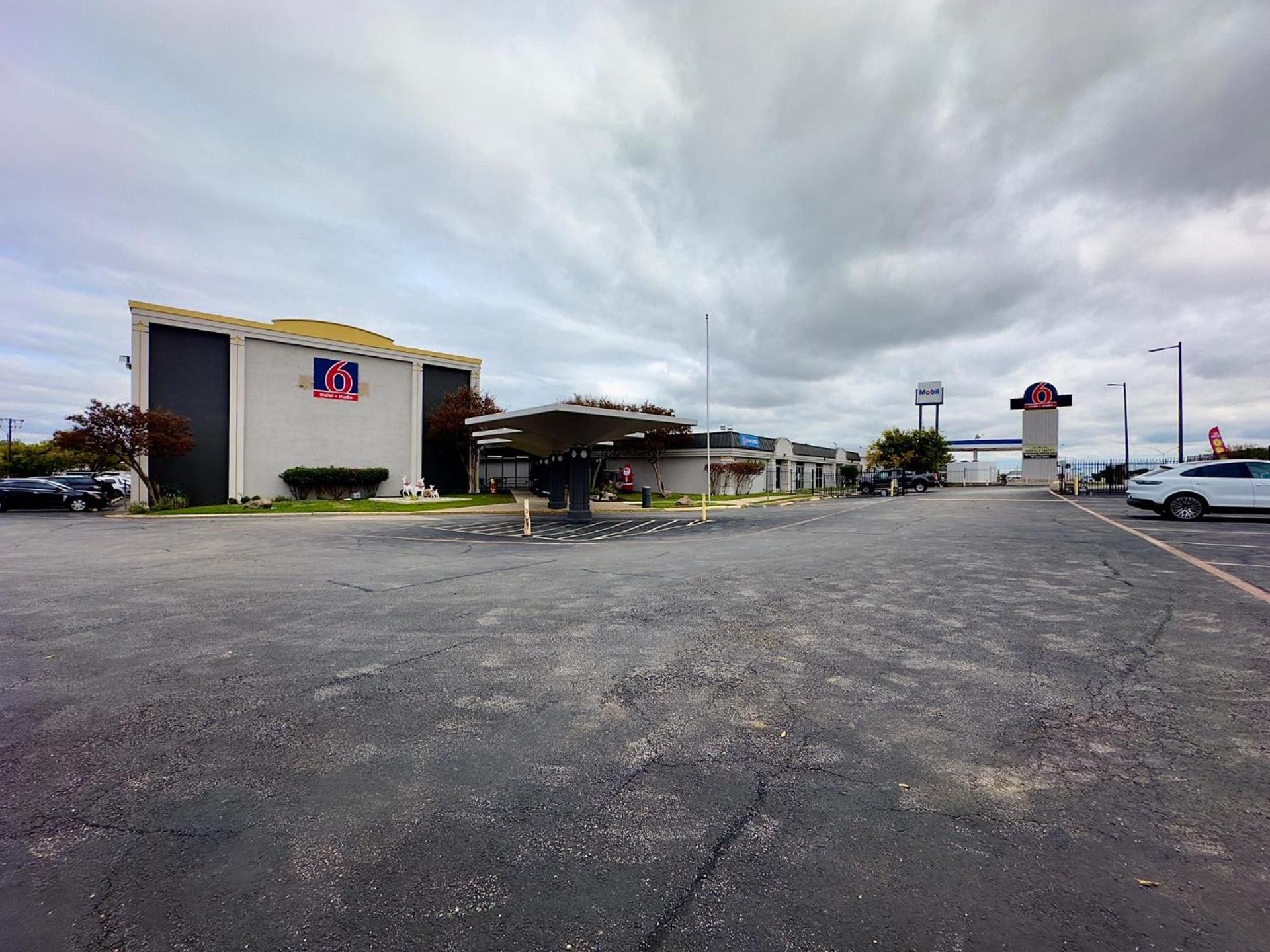 Motel 6 Mesquite, TX Town East photo 1