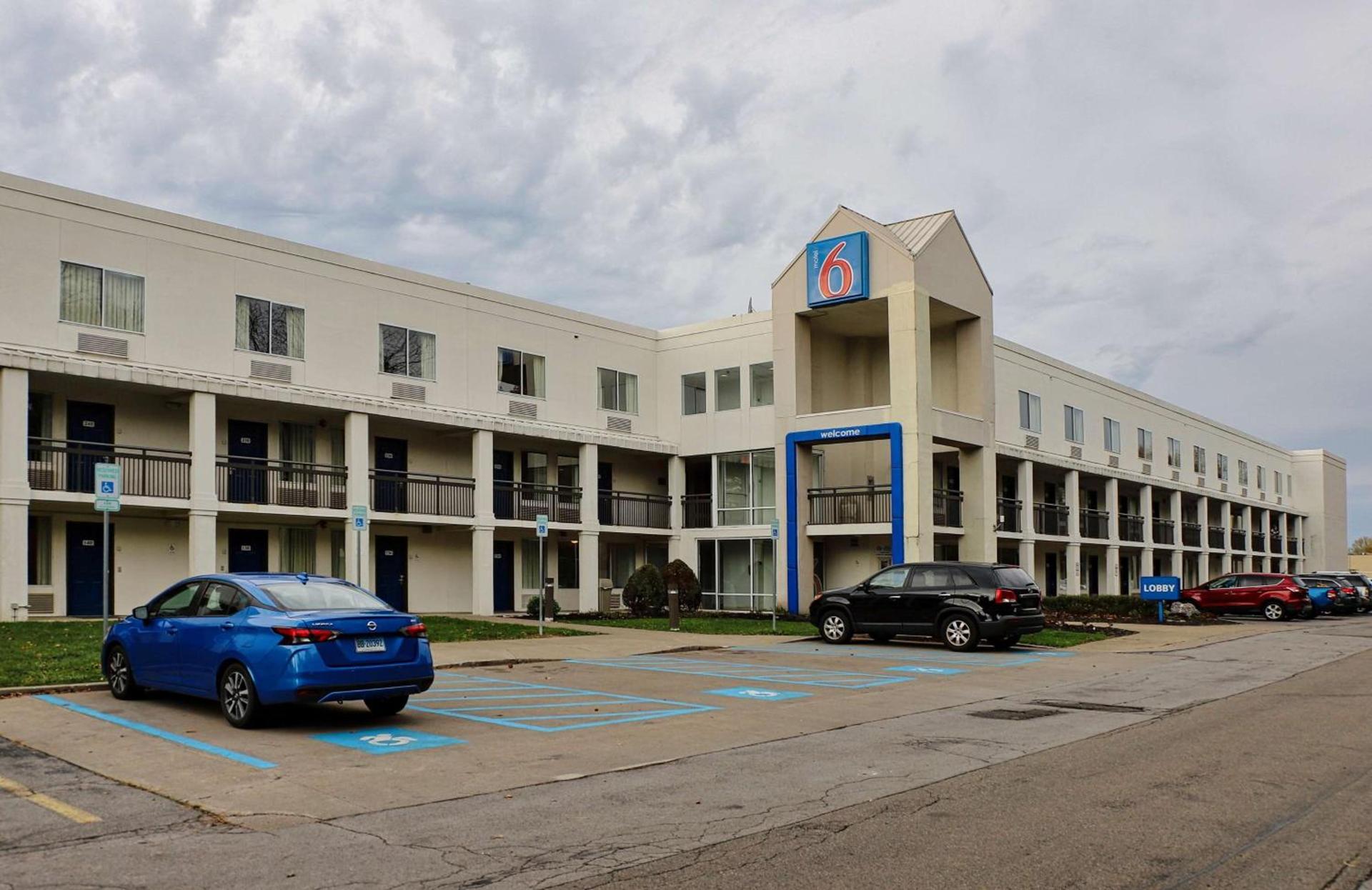 Motel 6 Buffalo NY Airport Williamsville — hotel in Williamsville