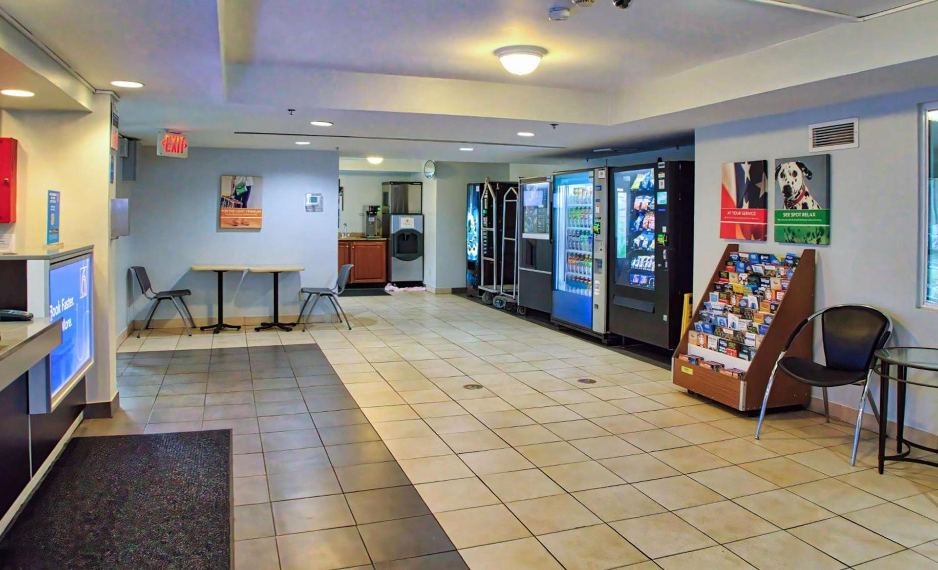 Motel 6 Buffalo NY Airport Williamsville photo 8