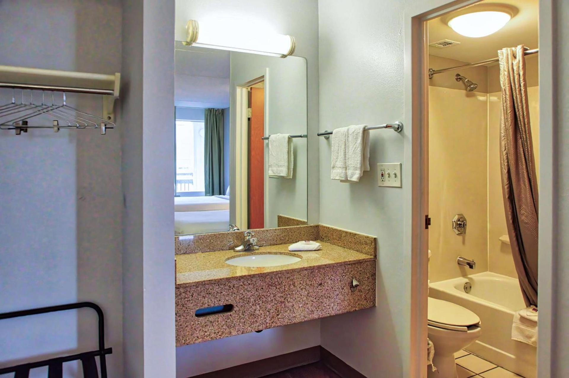 Motel 6 Buffalo NY Airport Williamsville photo 2