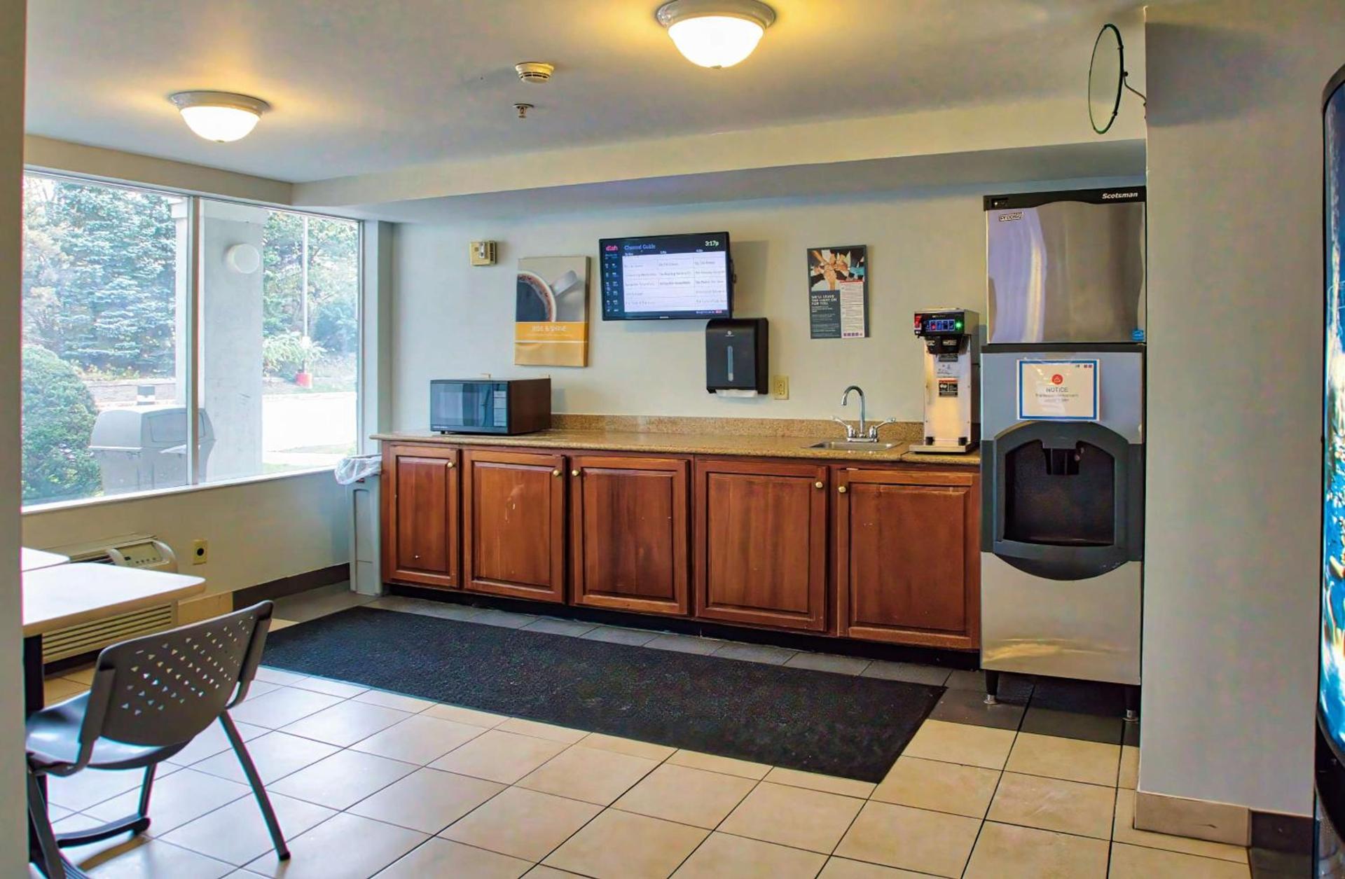 Motel 6 Buffalo NY Airport Williamsville photo 24