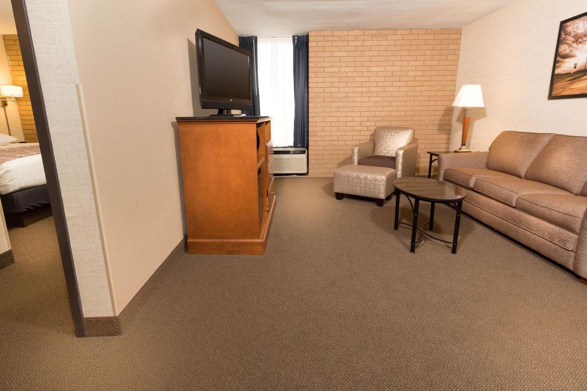 Drury Inn & Suites Champaign photo 9