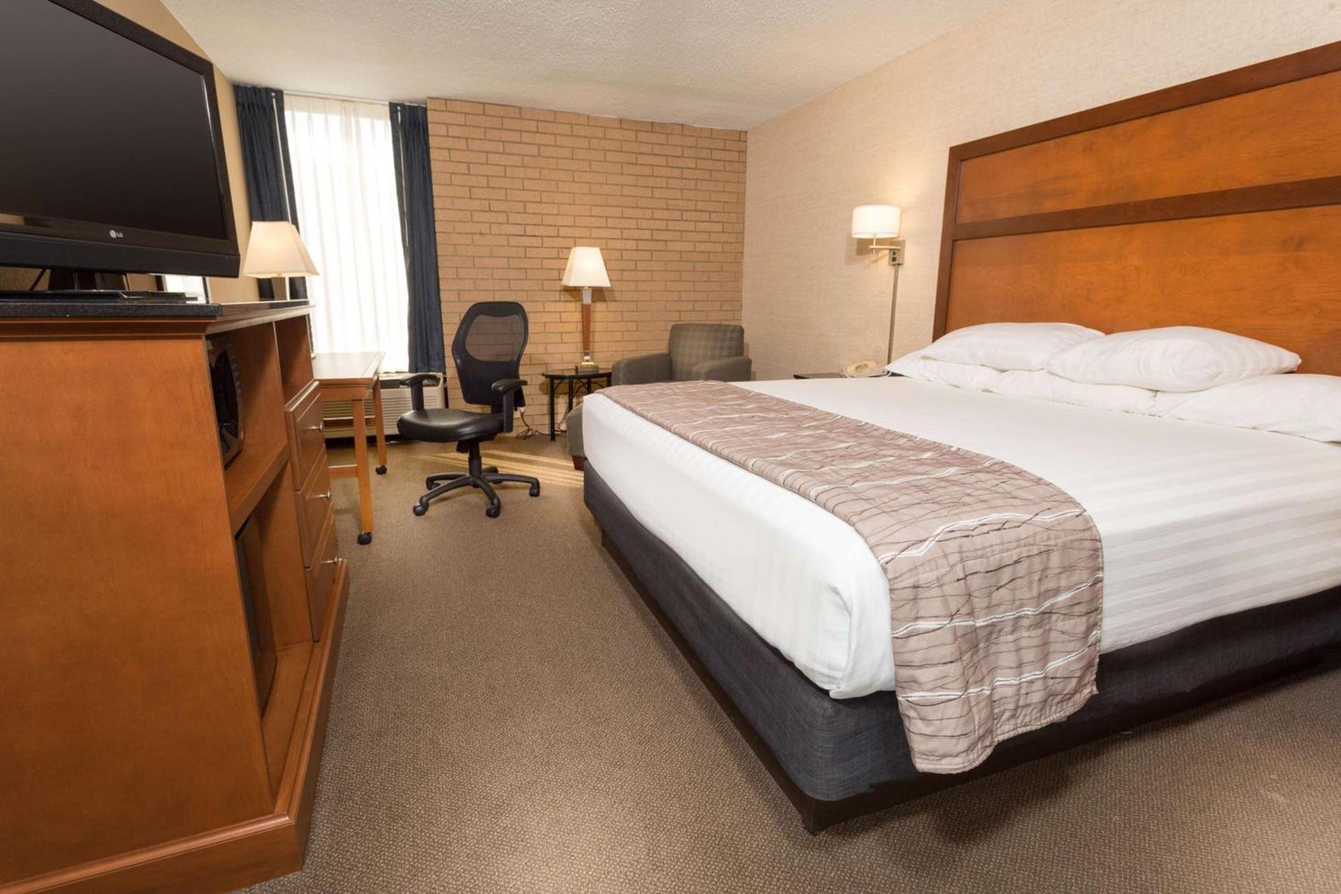 Drury Inn & Suites Champaign photo 7