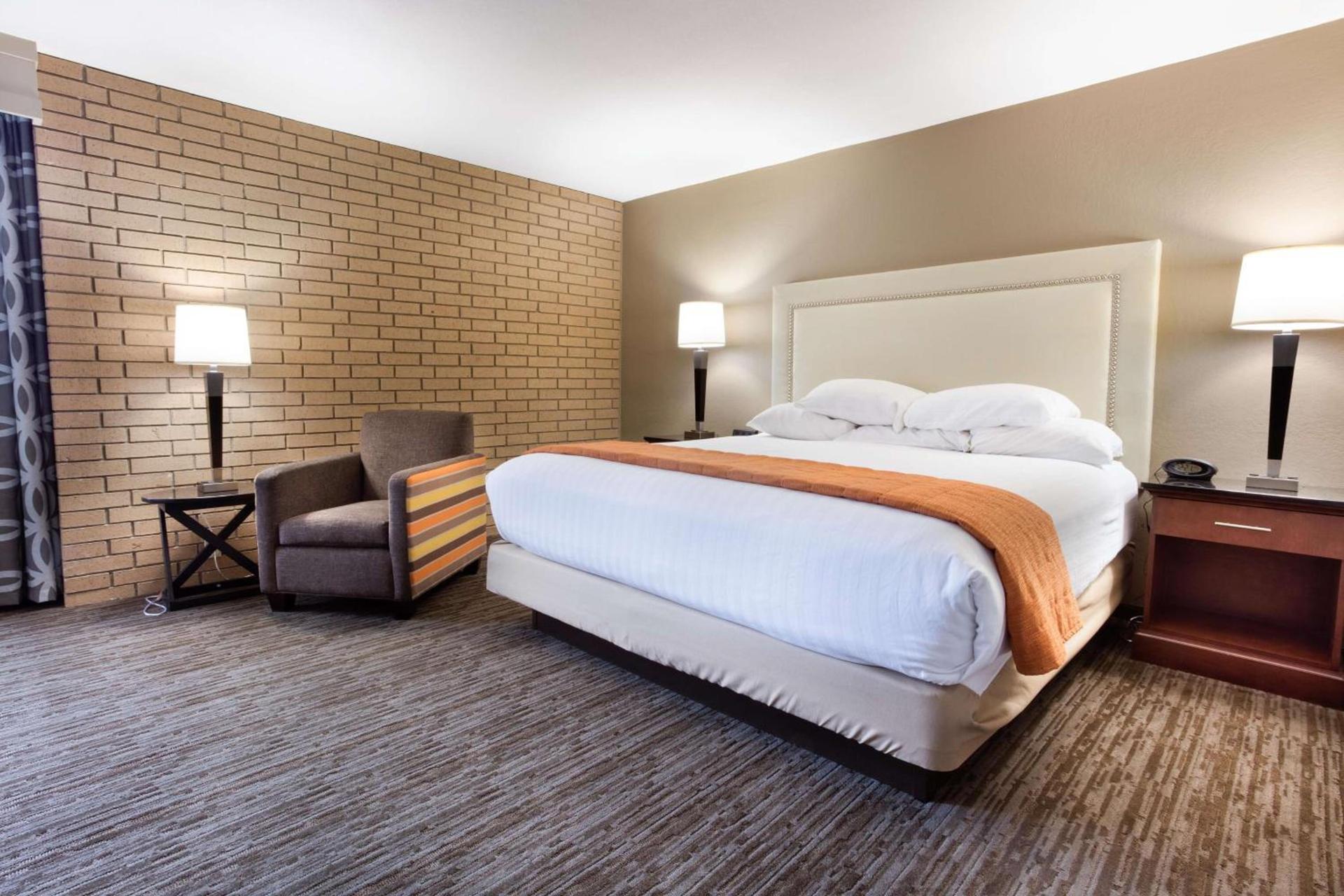 Drury Inn & Suites Kansas City Airport photo 10