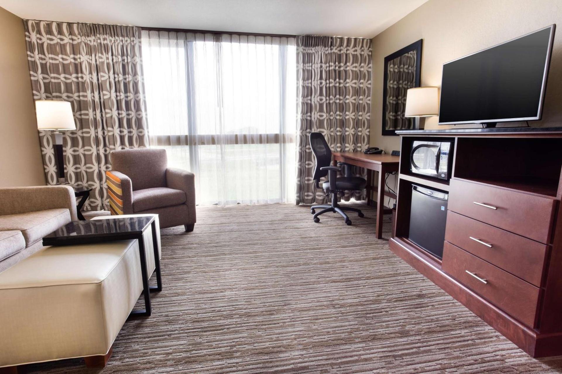 Drury Inn & Suites Kansas City Airport photo 11