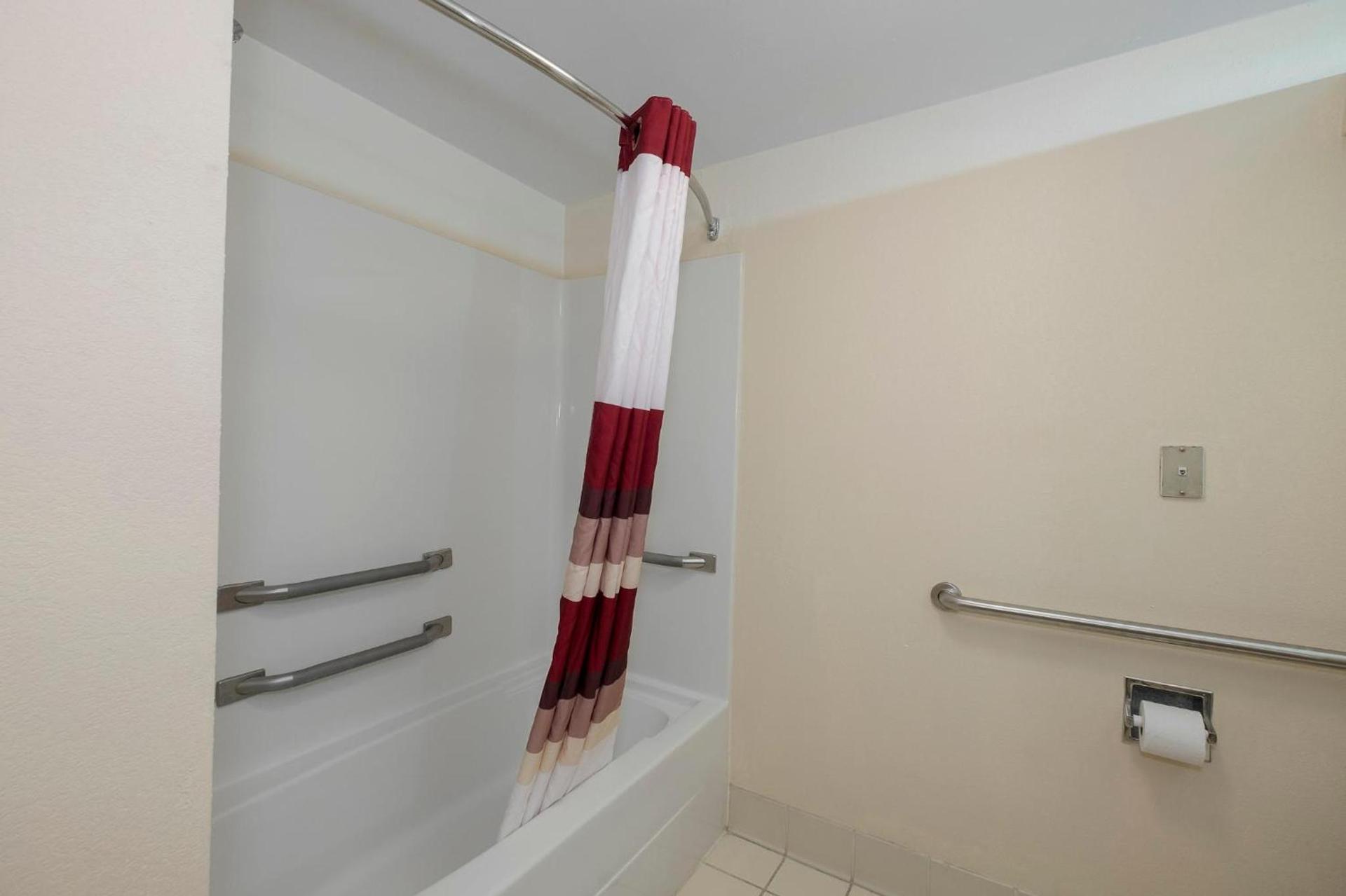 Red Roof Inn & Suites Newnan photo 34
