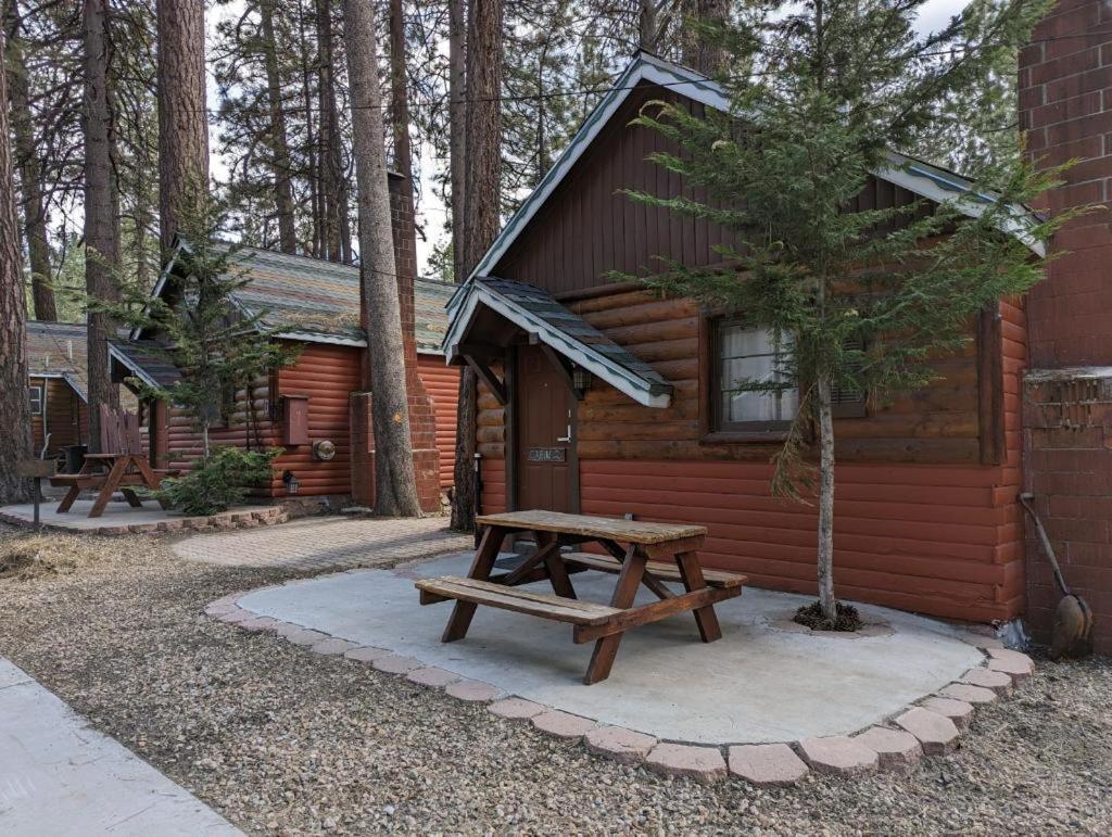 Three Pines Cabins photo 1