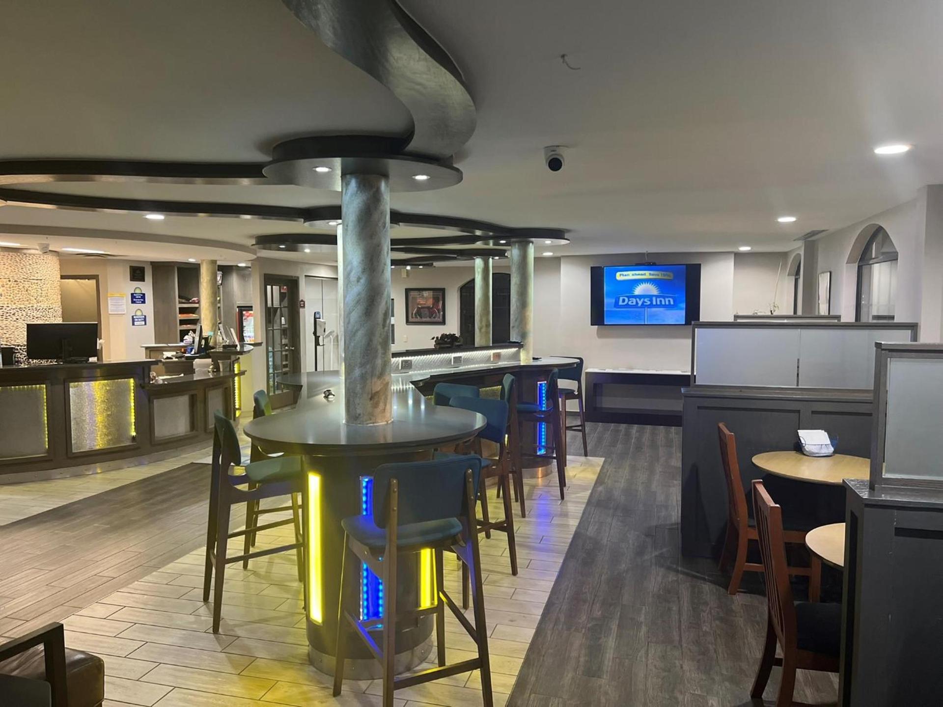 Days Inn by Wyndham Fayetteville photo 17