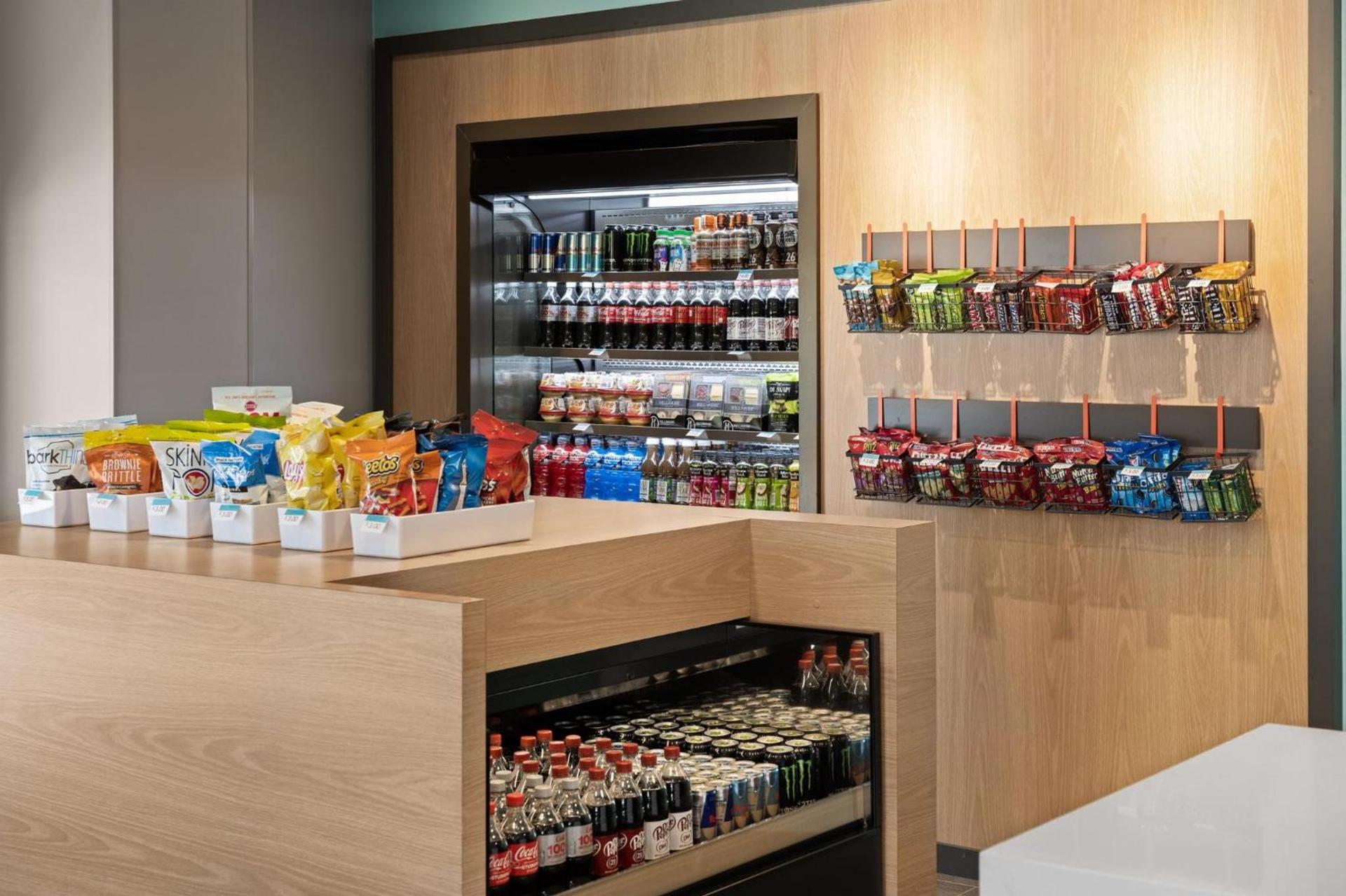 avid hotels - Brooklyn Dyker Heights by IHG photo 62