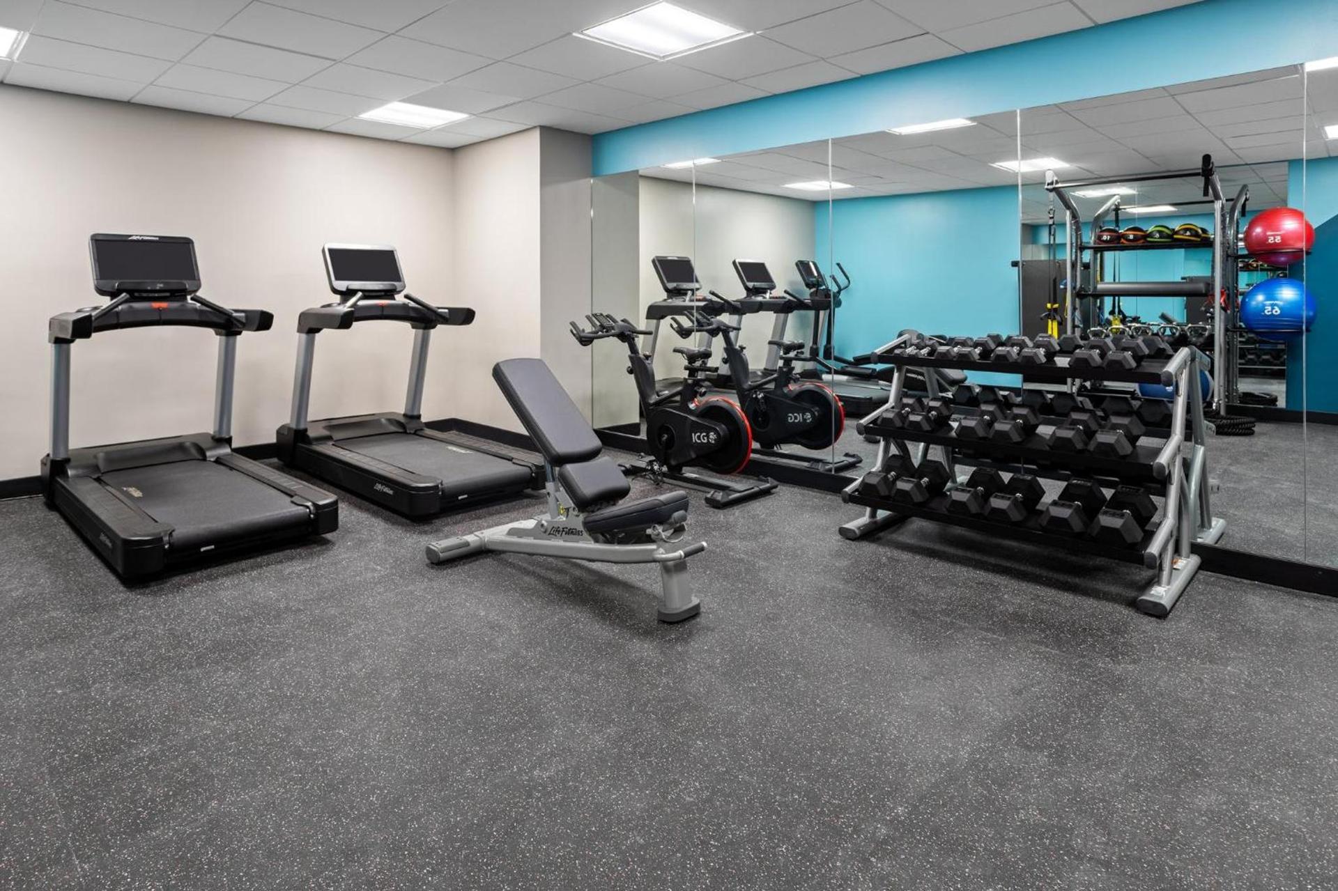 avid hotels - Brooklyn Dyker Heights by IHG photo 51
