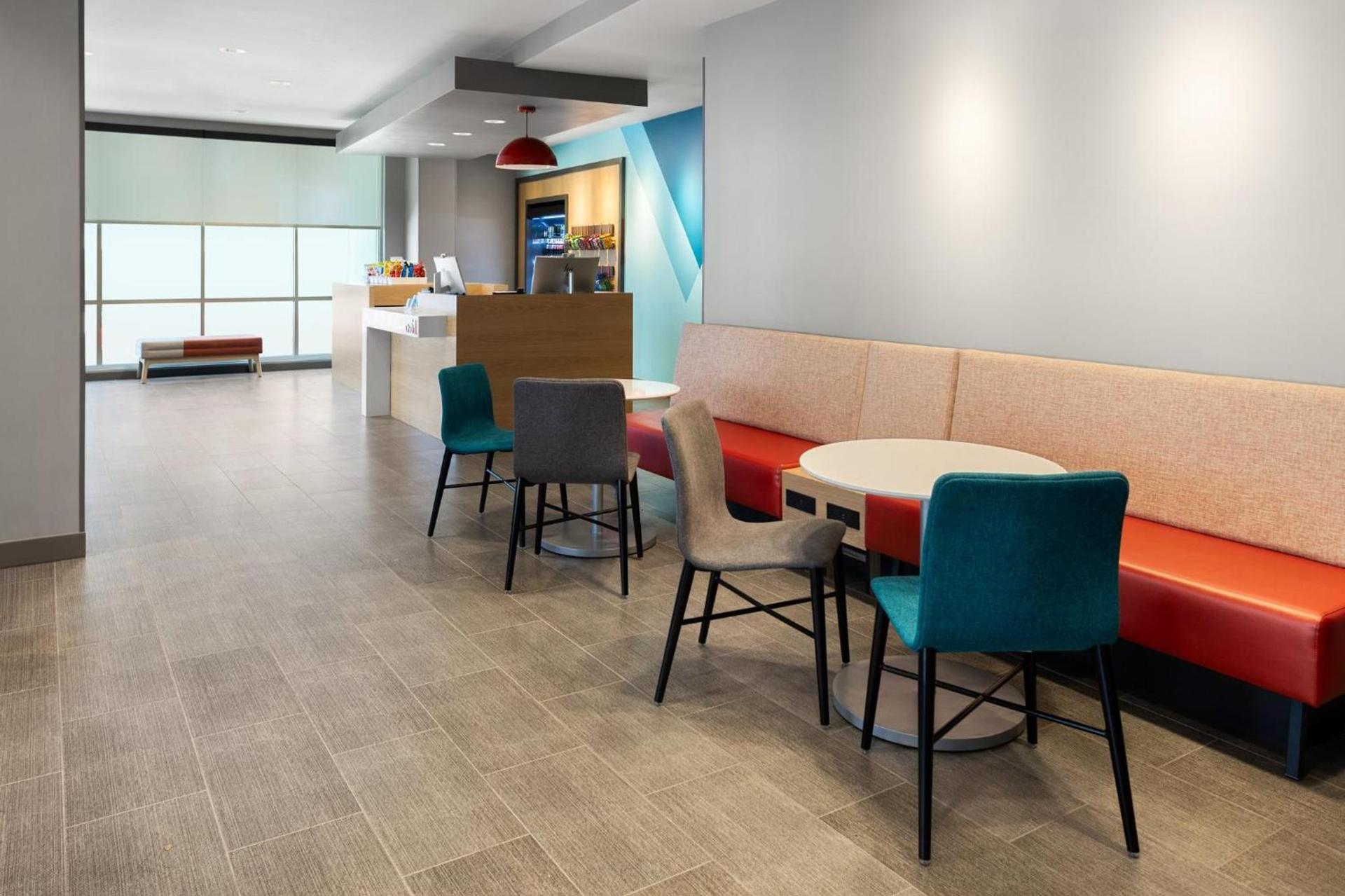 avid hotels - Brooklyn Dyker Heights by IHG photo 52