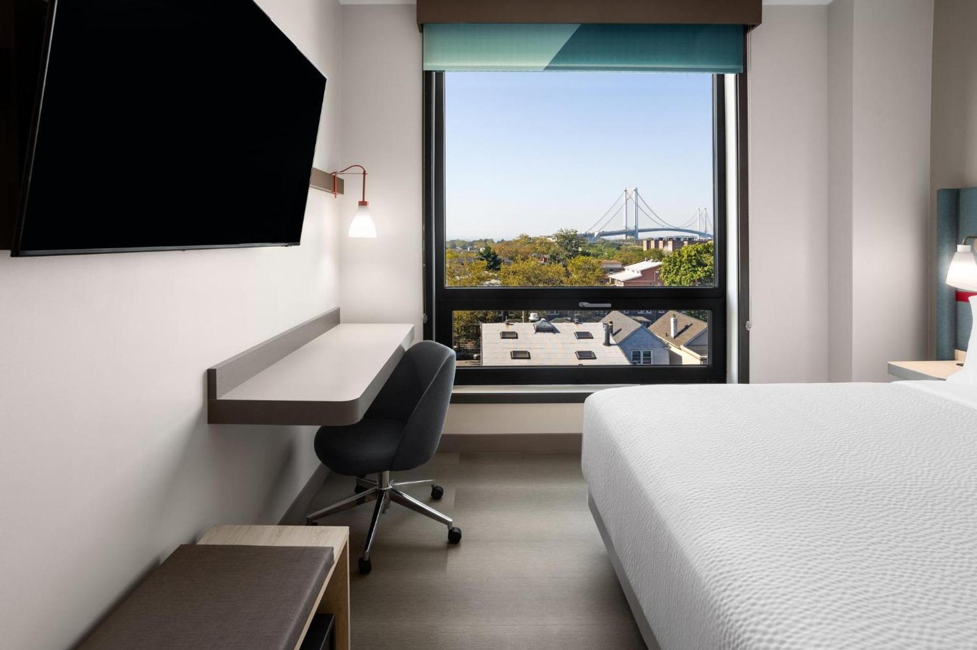 avid hotels - Brooklyn Dyker Heights by IHG photo 54