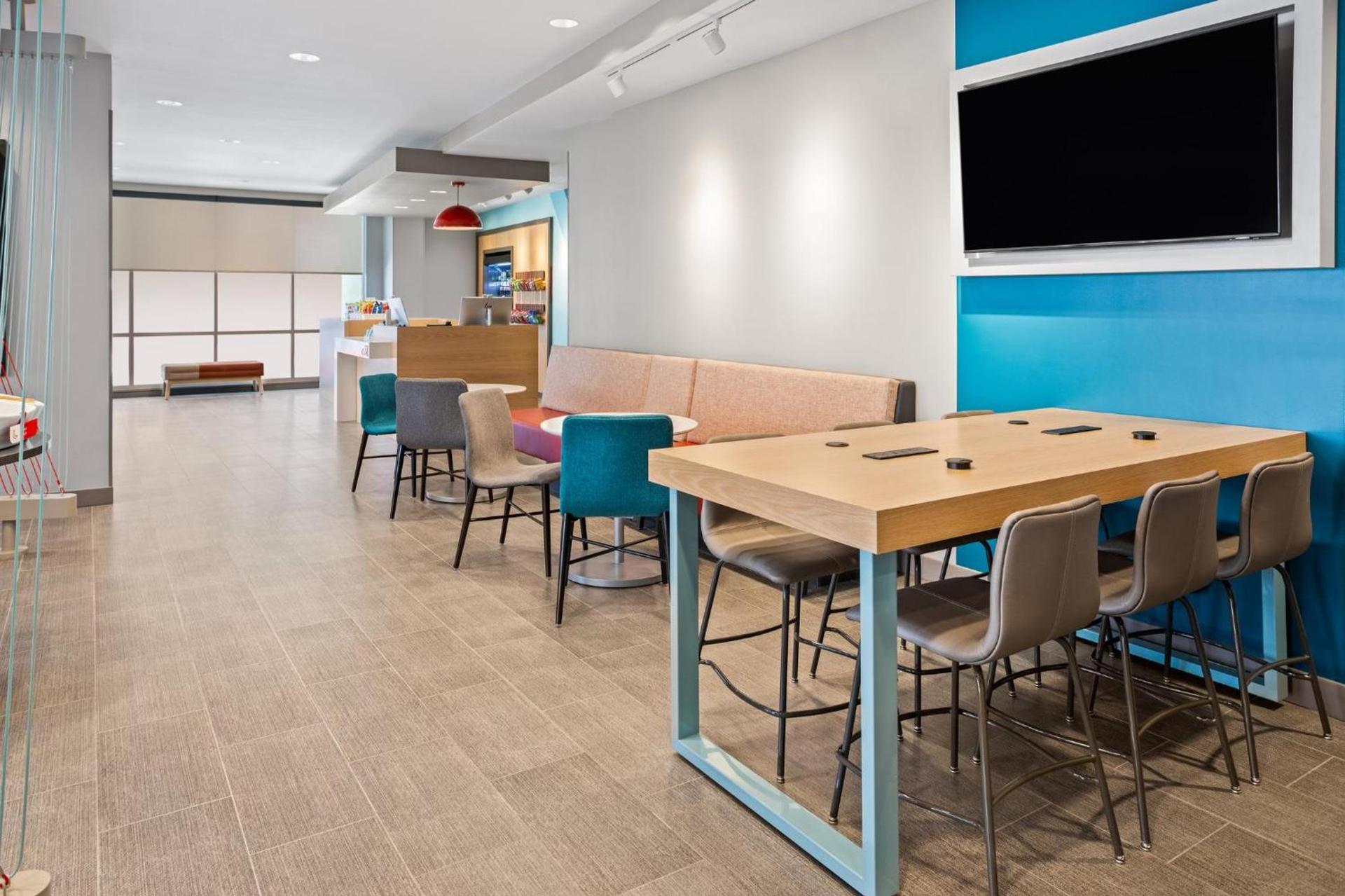 avid hotels - Brooklyn Dyker Heights by IHG photo 55