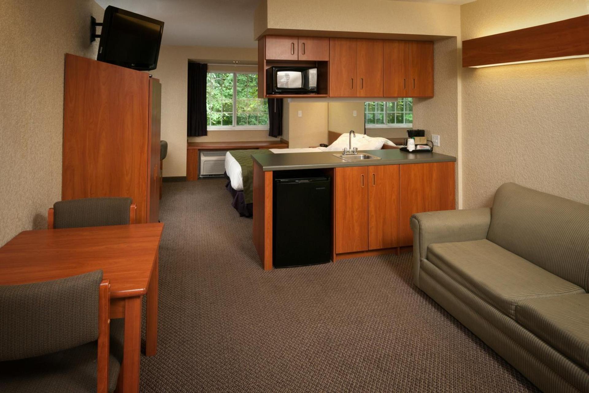 Microtel Inn & Suites Beckley East photo 17