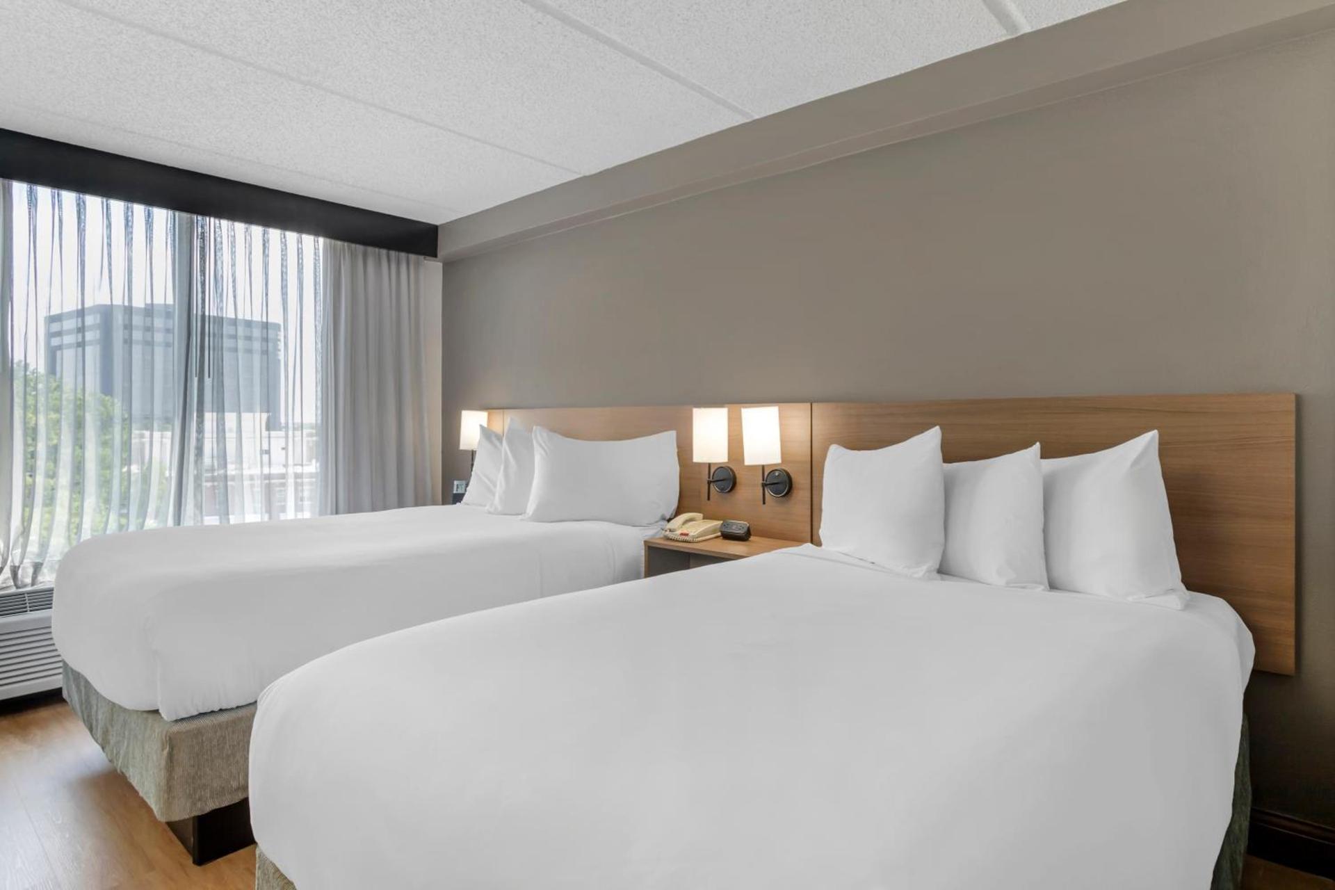 The IAH Houston Hotel photo 36