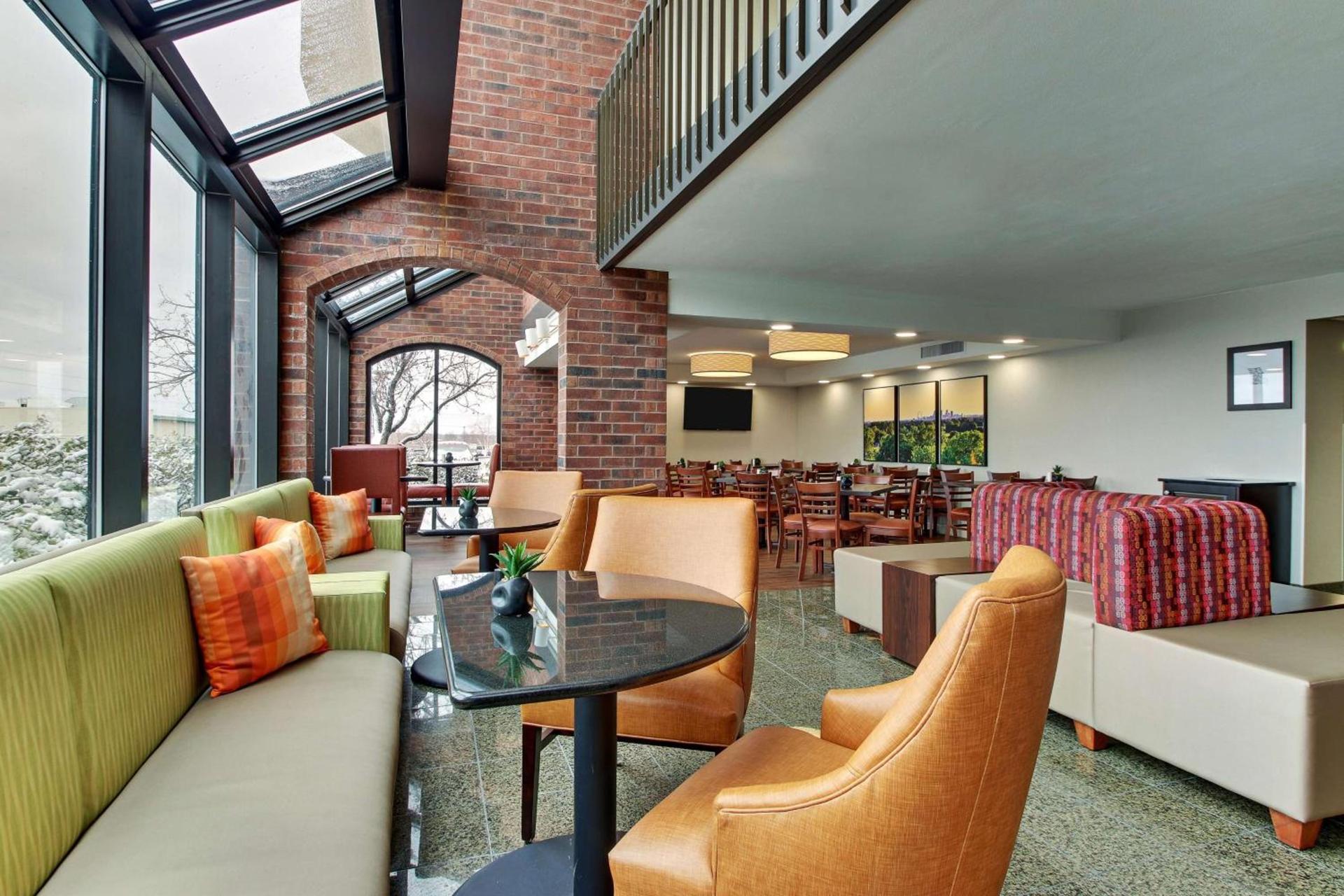 Pear Tree Inn St. Louis - Arnold photo 5