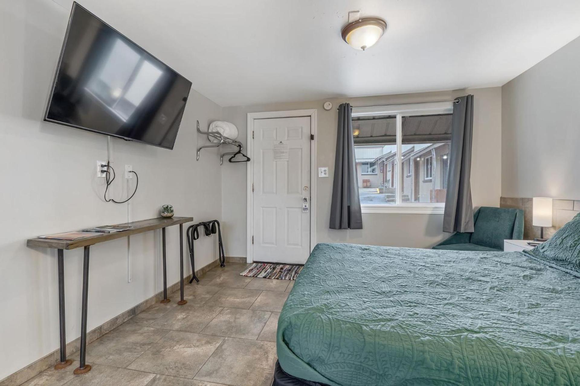 Selkirk Motel photo 27