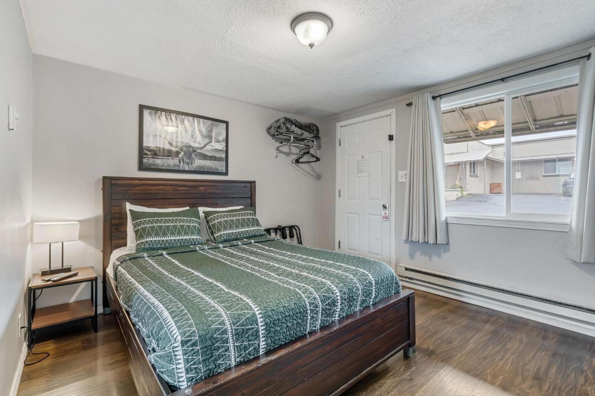 Selkirk Motel photo 20