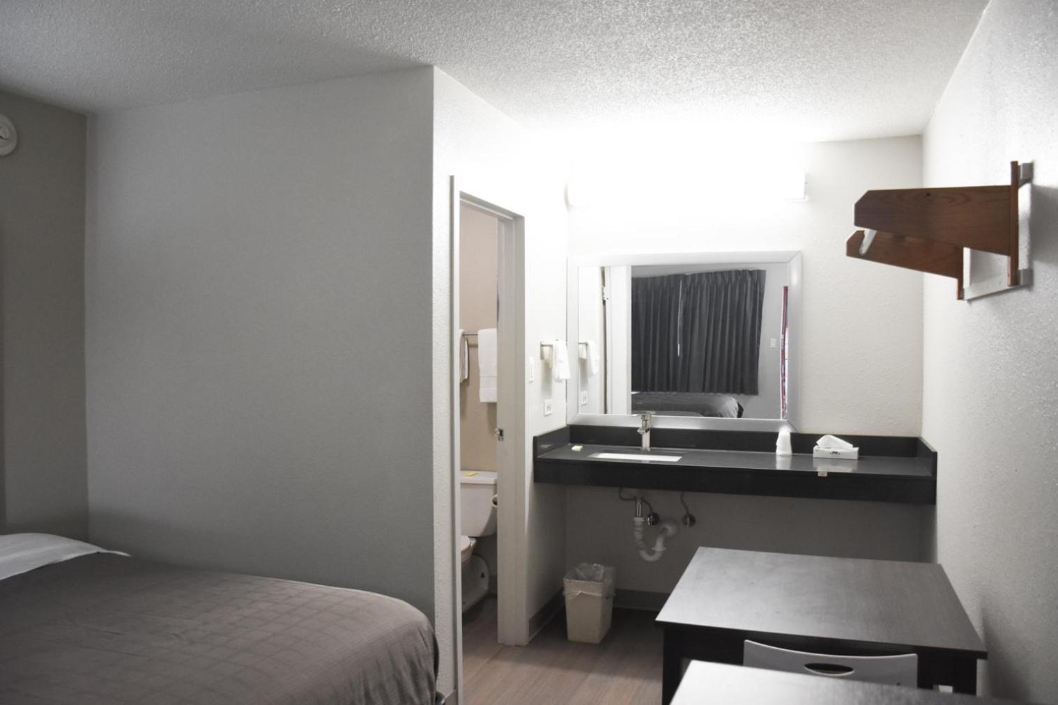 Bridgeview Inn Chicago Area photo 15