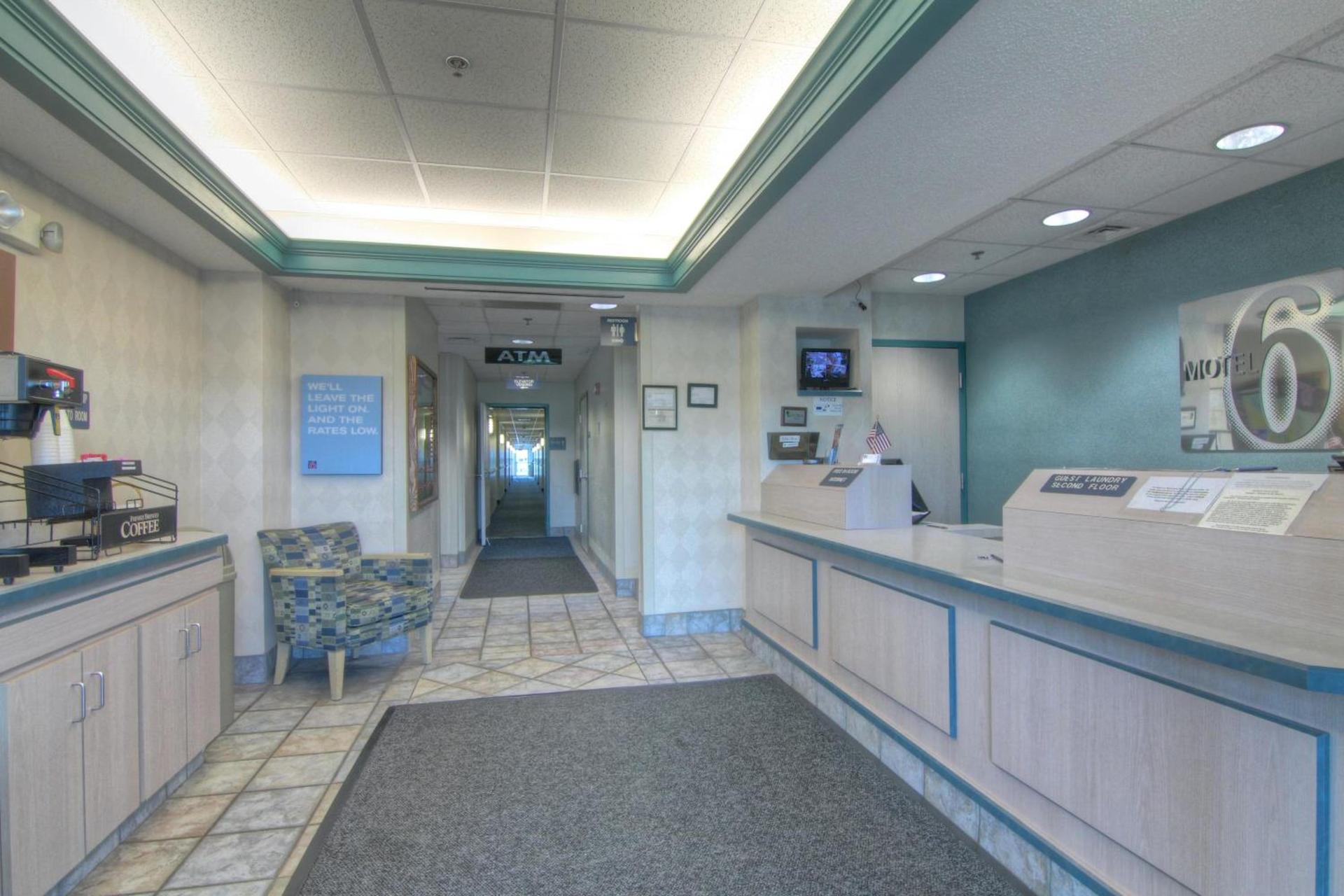 Econo Lodge Menomonie photo 41