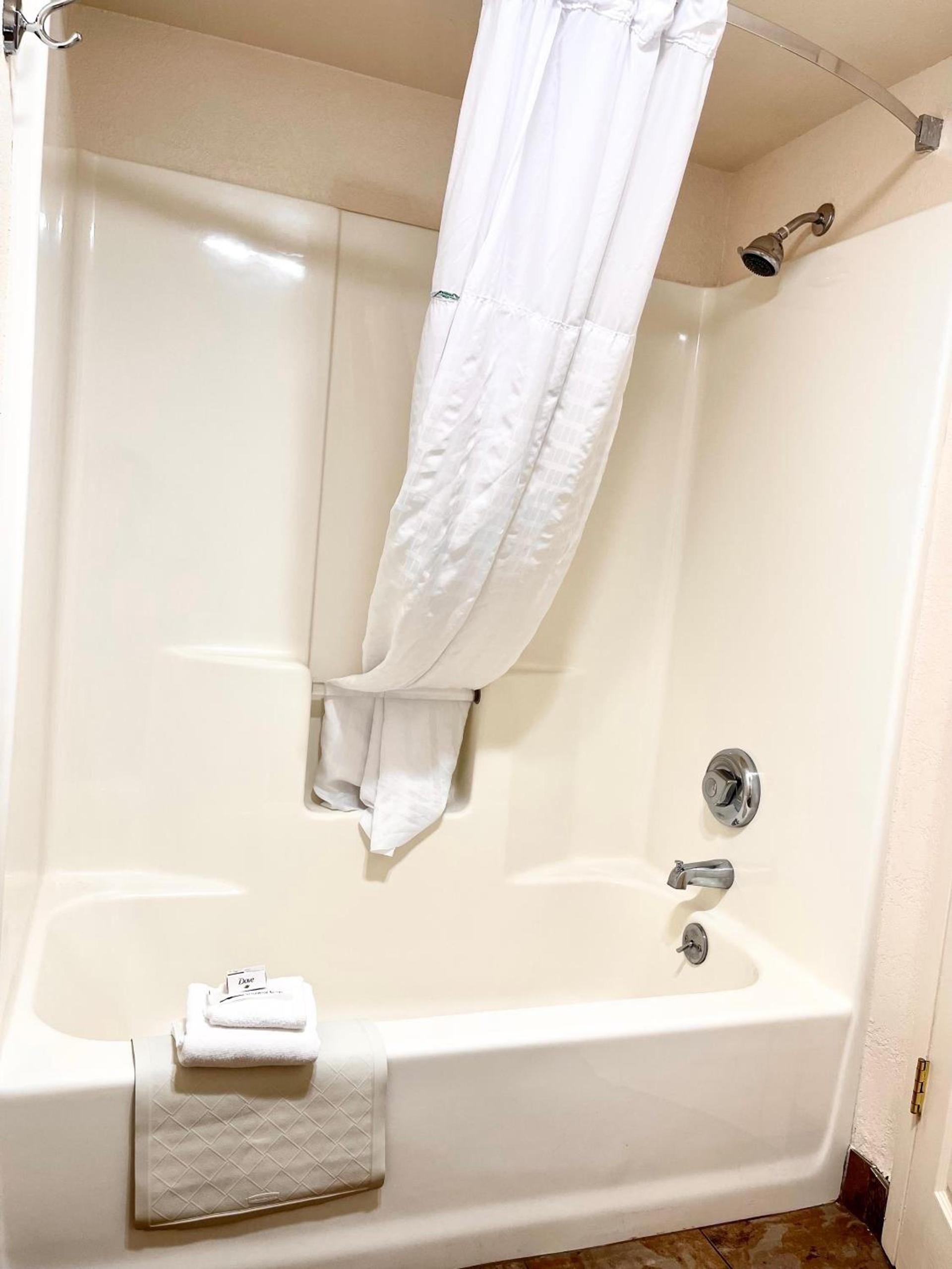 Clarion Pointe Wenatchee photo 59