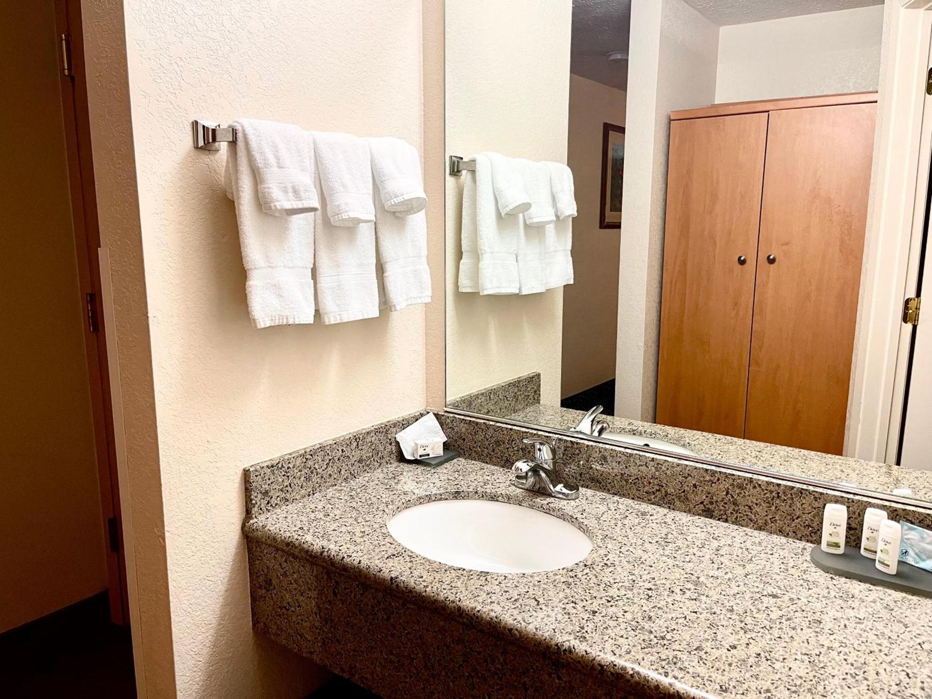 Clarion Pointe Wenatchee photo 60