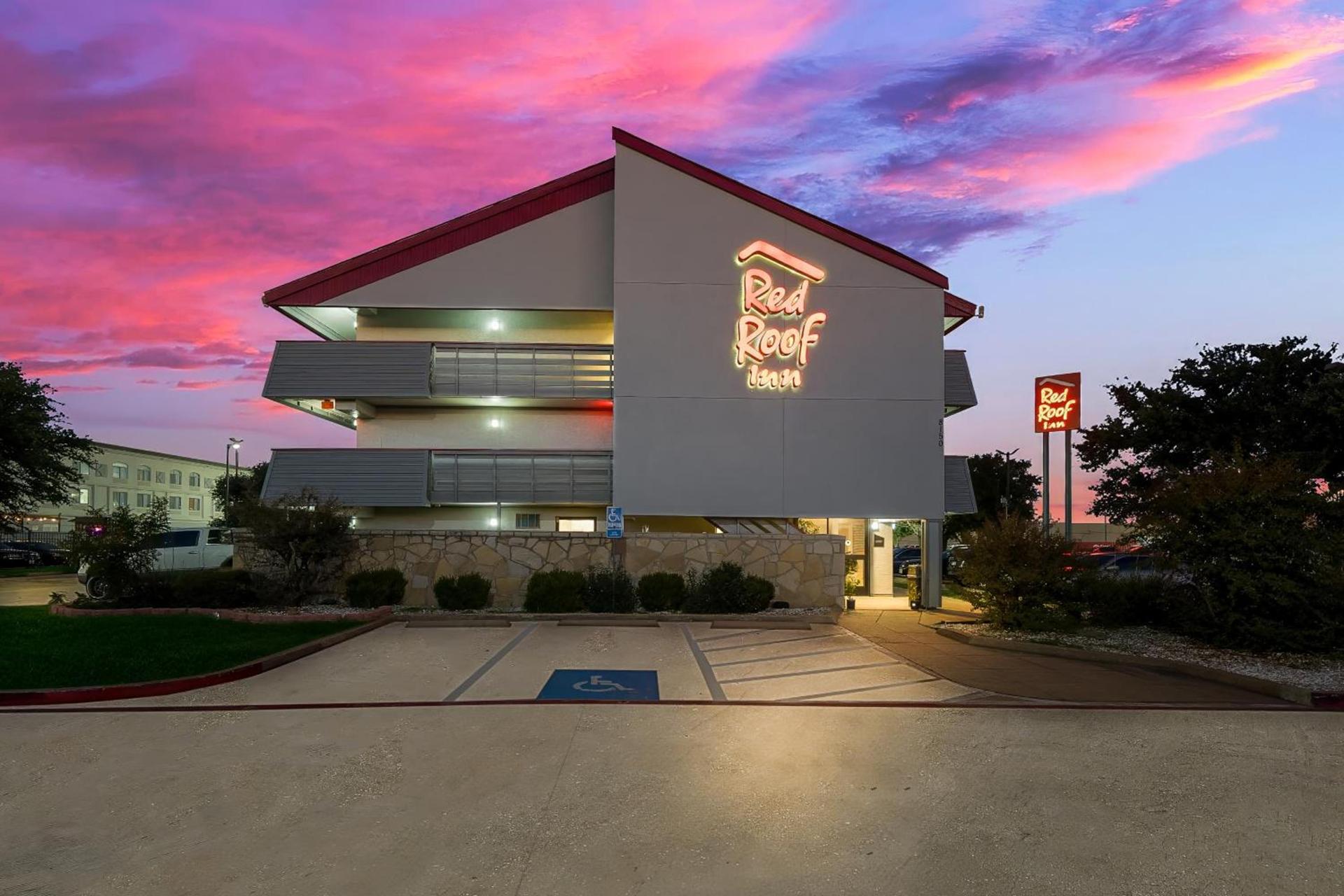 Red Roof Inn Dallas - DFW Airport North photo 2