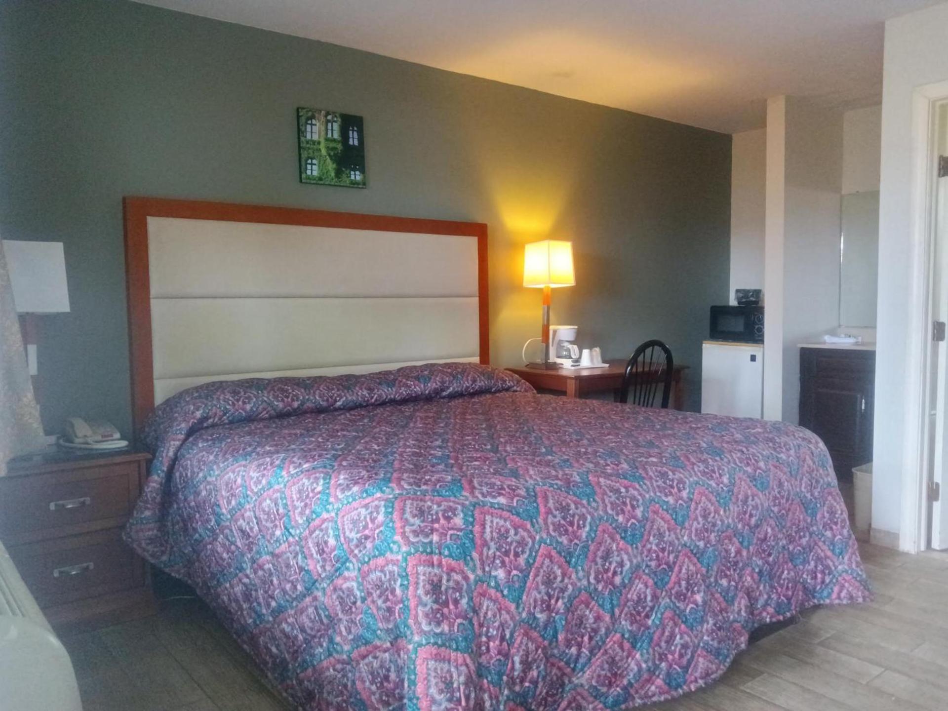 Maple leaf motel photo 4