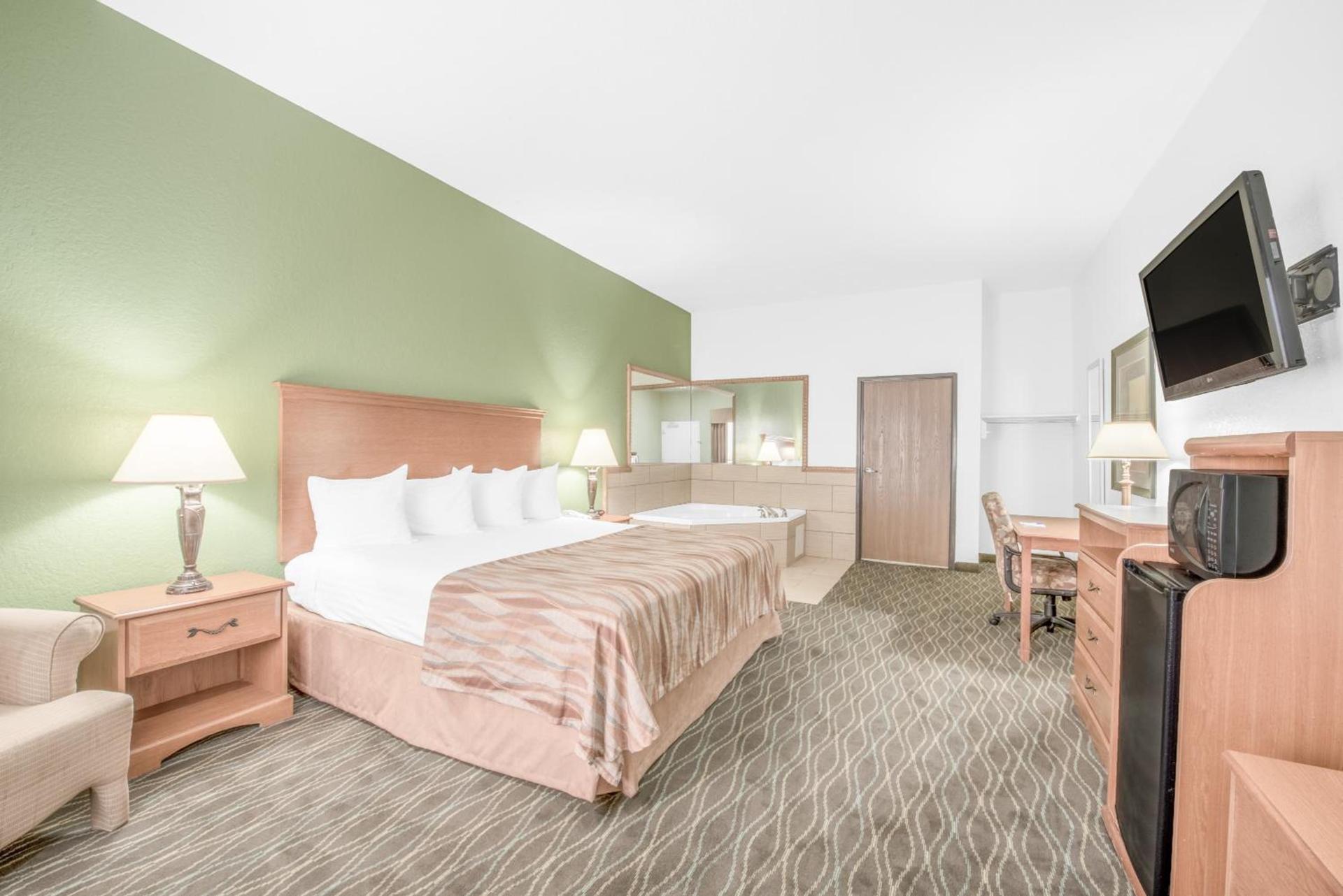Baymont by Wyndham Pearsall photo 62