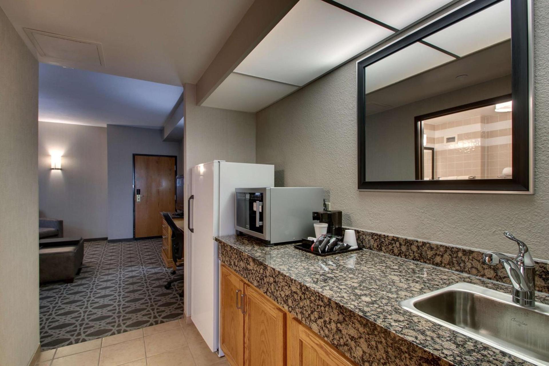 Drury Inn & Suites Albuquerque North photo 18