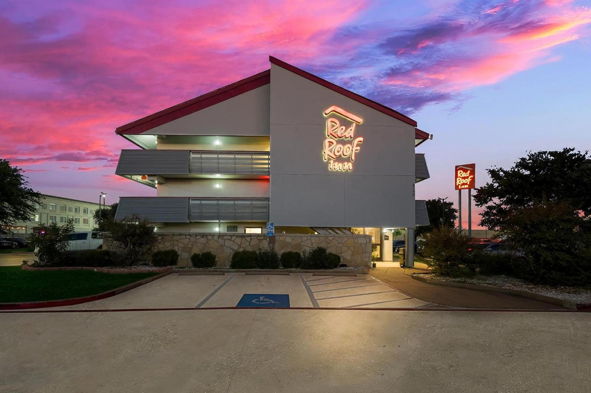 Red Roof Inn Dallas - DFW Airport North — hotel in Irving