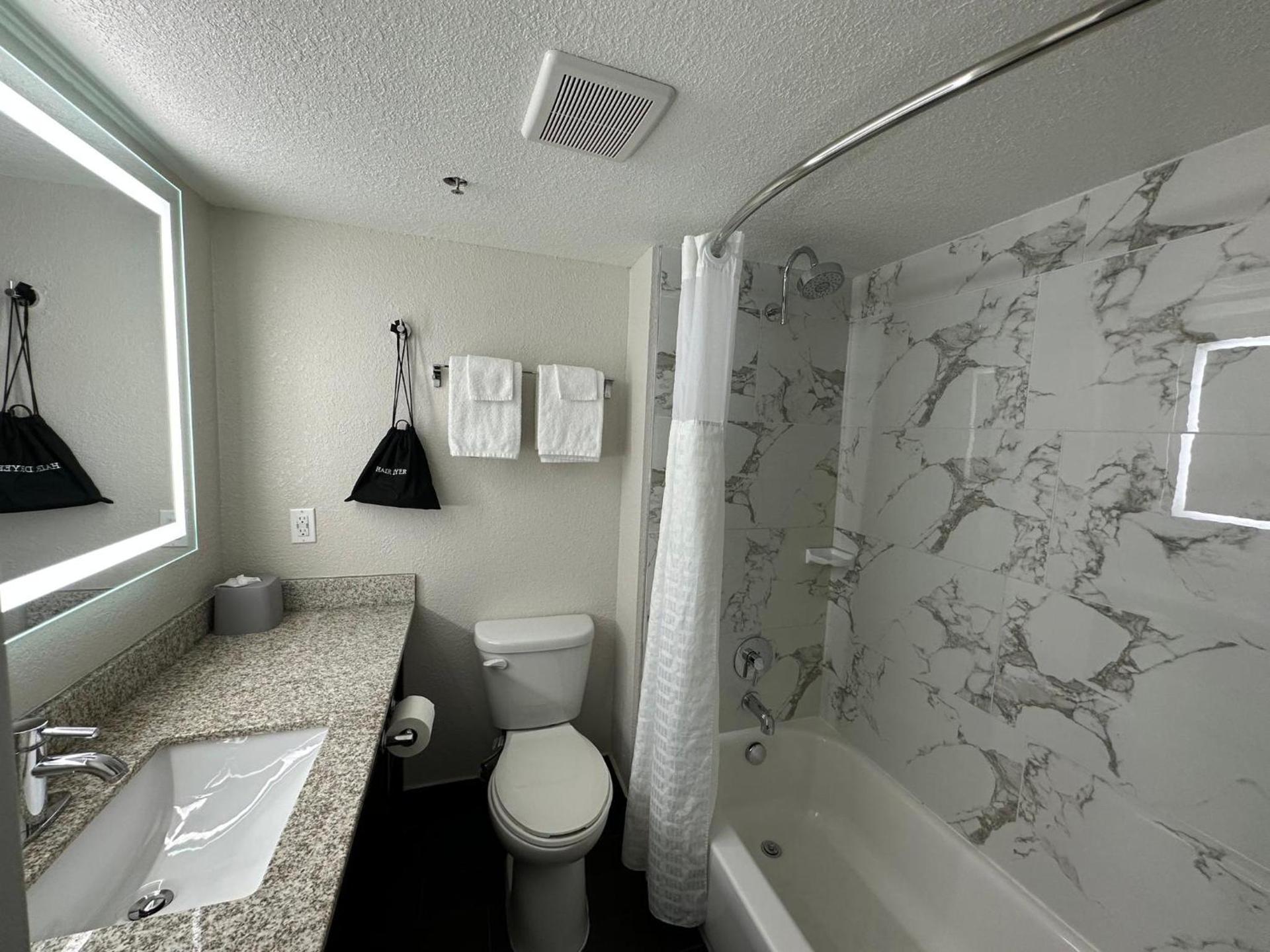 Holiday Inn Express & Suites Eden Prairie - Minneapolis by IHG photo 23