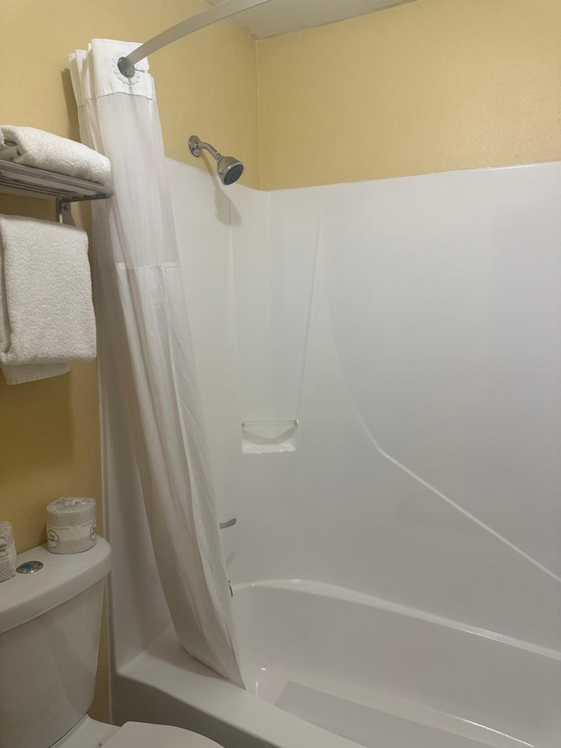 Days Inn & Suites by Wyndham Gunnison photo 46