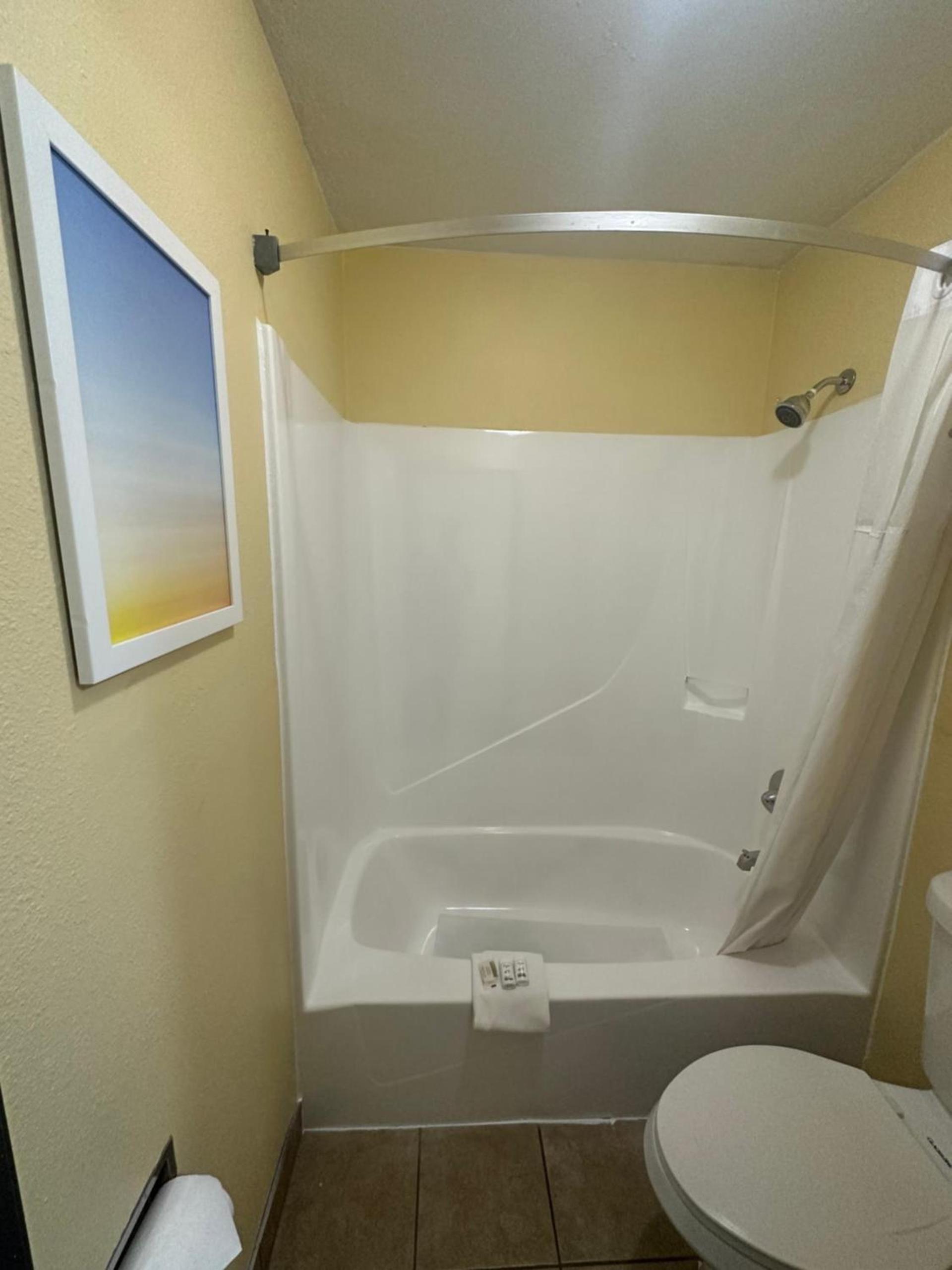 Days Inn & Suites by Wyndham Gunnison photo 47