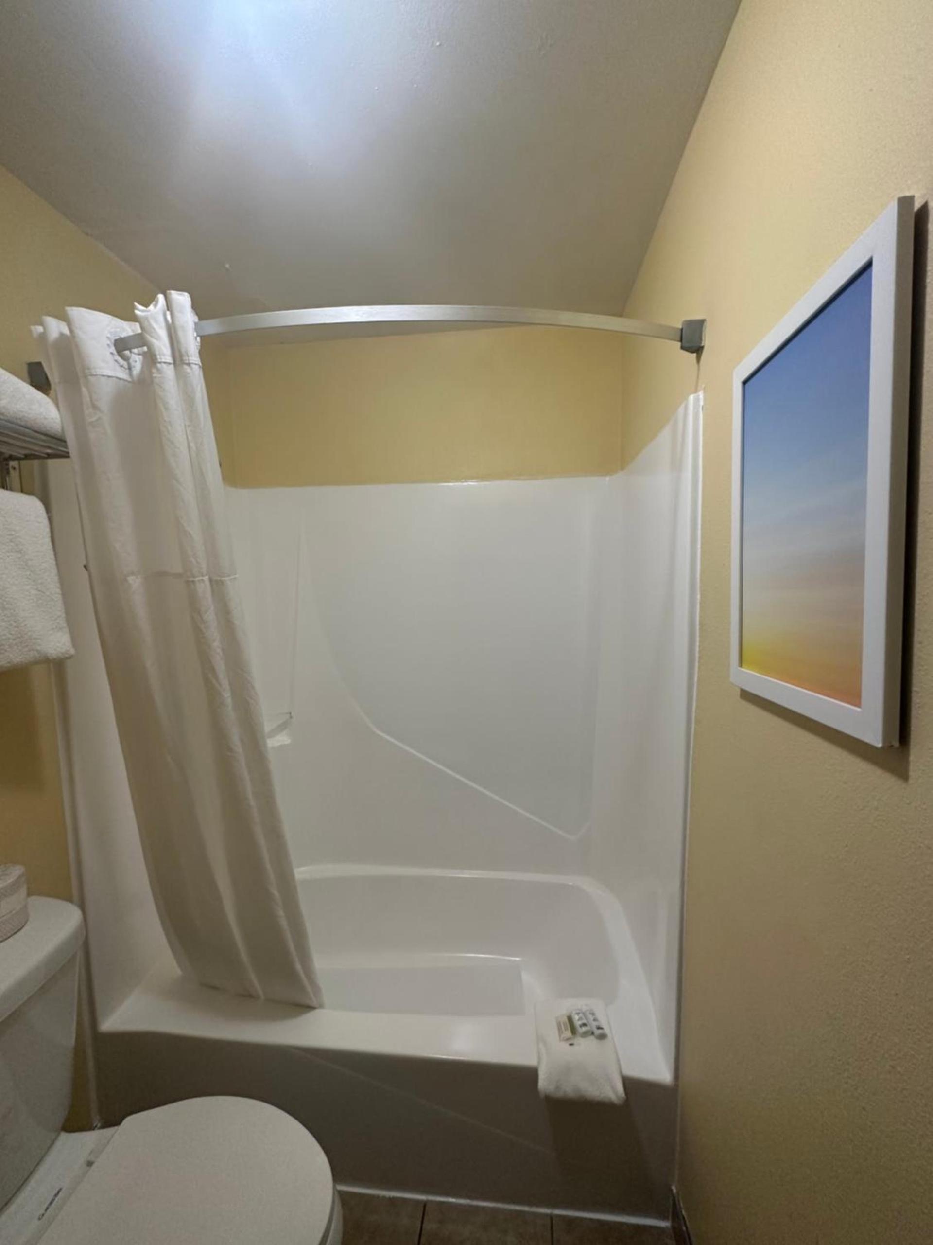 Days Inn & Suites by Wyndham Gunnison photo 48