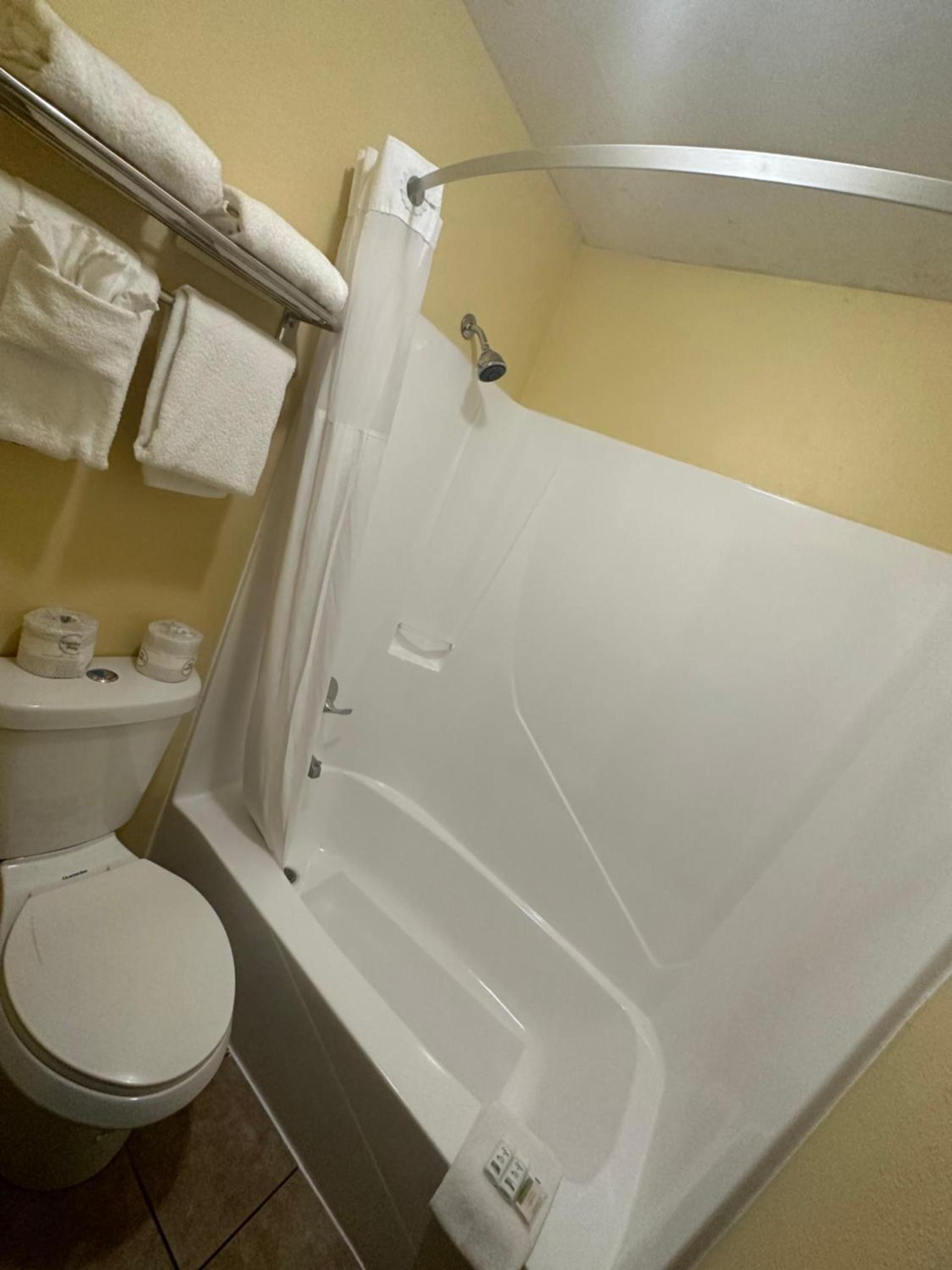 Days Inn & Suites by Wyndham Gunnison photo 49