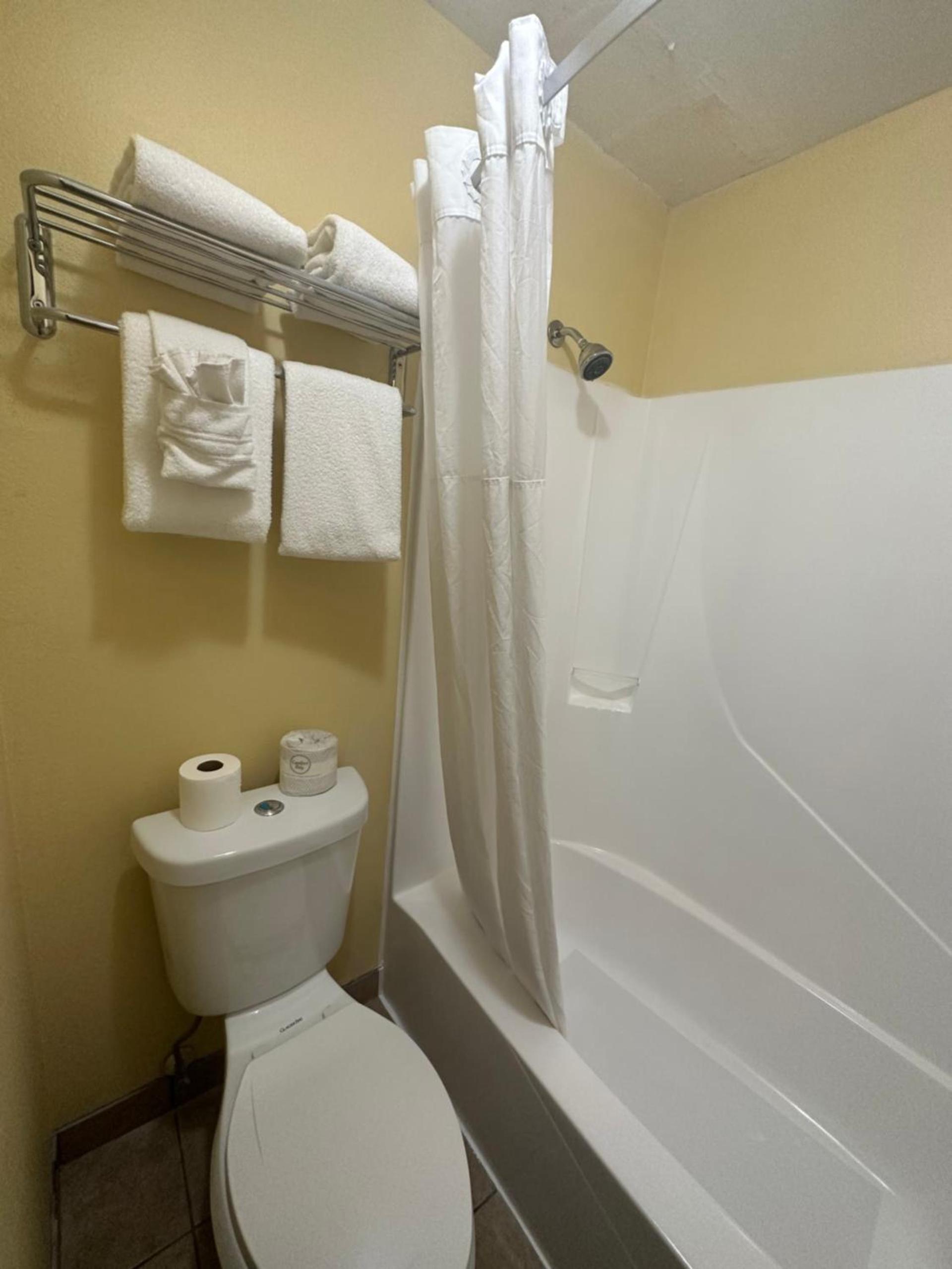 Days Inn & Suites by Wyndham Gunnison photo 52
