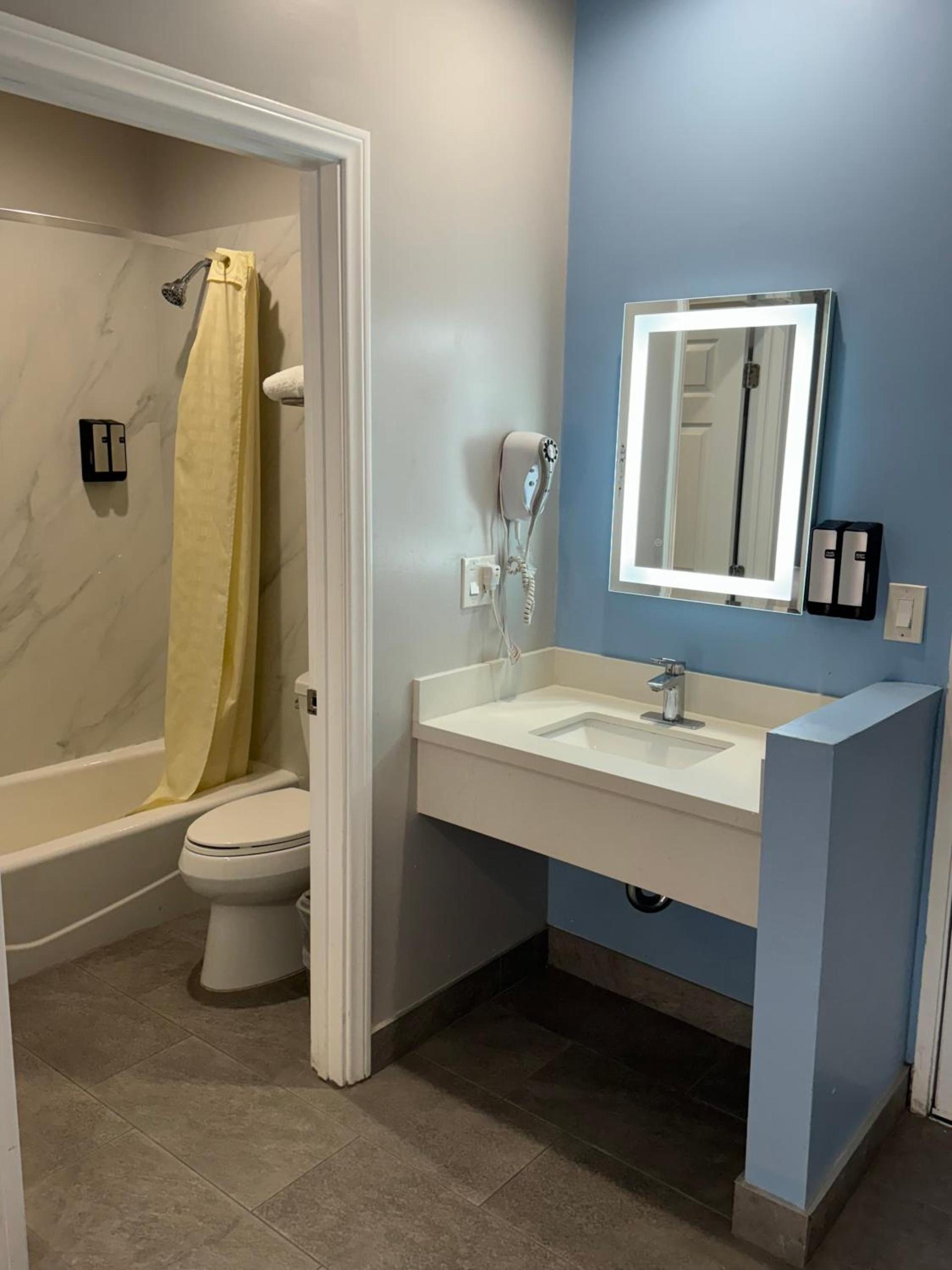 Surfside Inn Redondo Beach photo 16