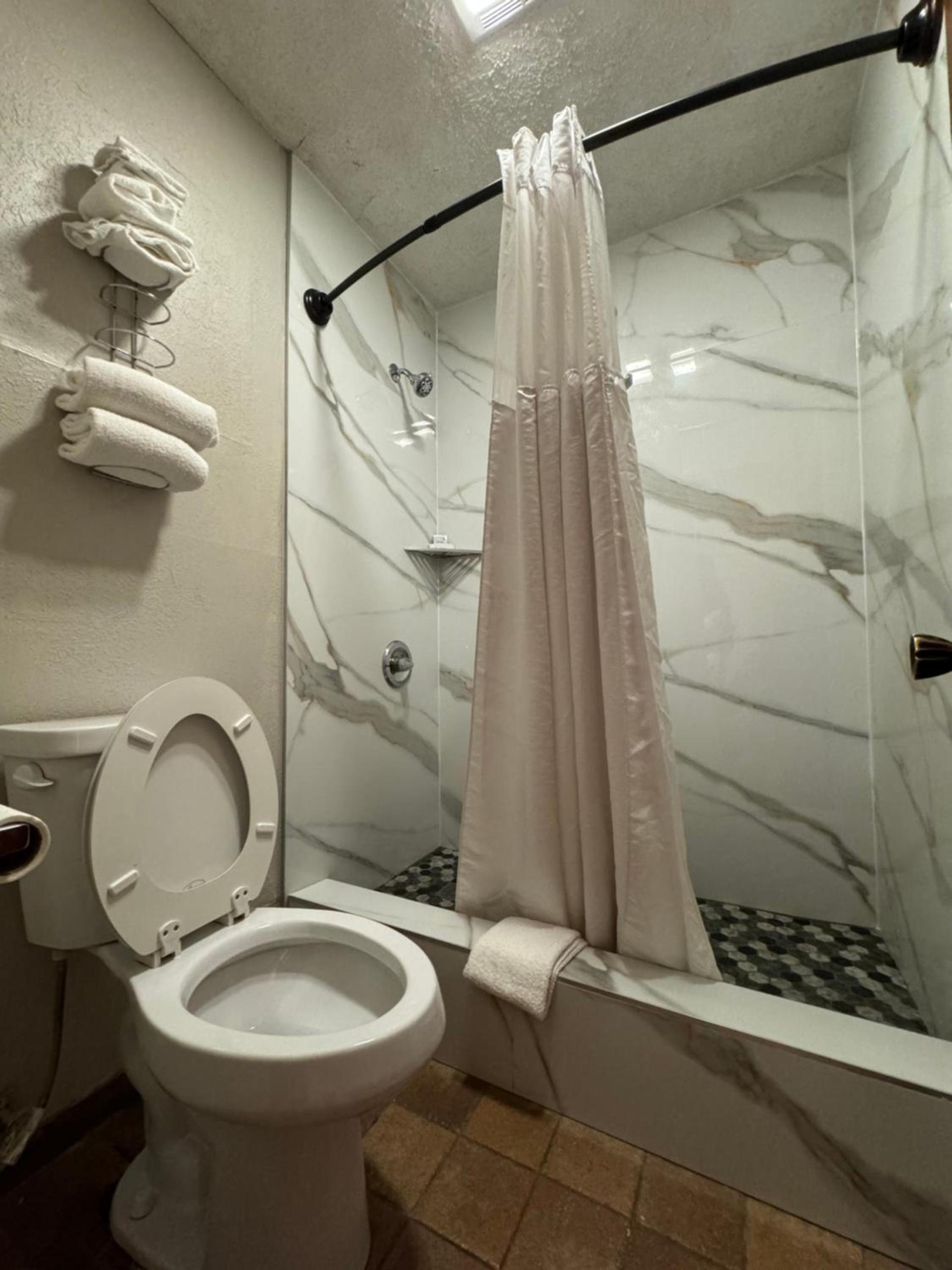 Ozark Inn & Suites photo 49