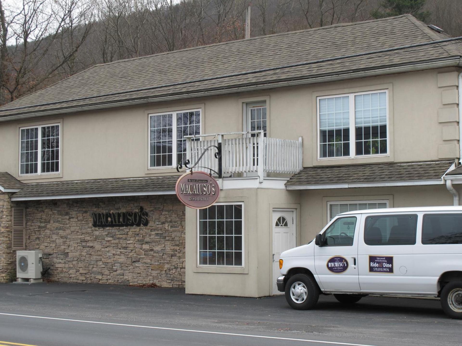 Macaluso's at the Lantern Lodge photo 7