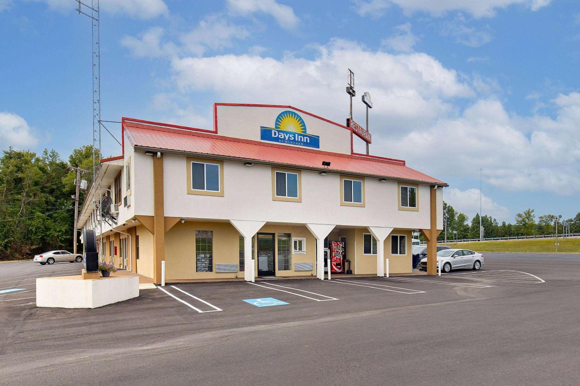 Days Inn by Wyndham Holladay photo 1