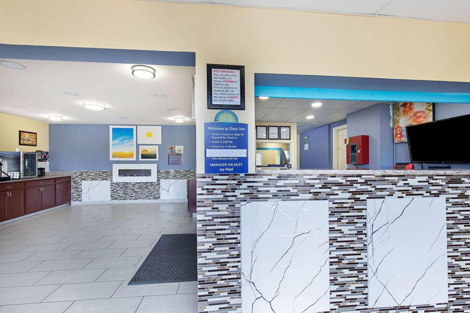 Days Inn by Wyndham Holladay photo 3
