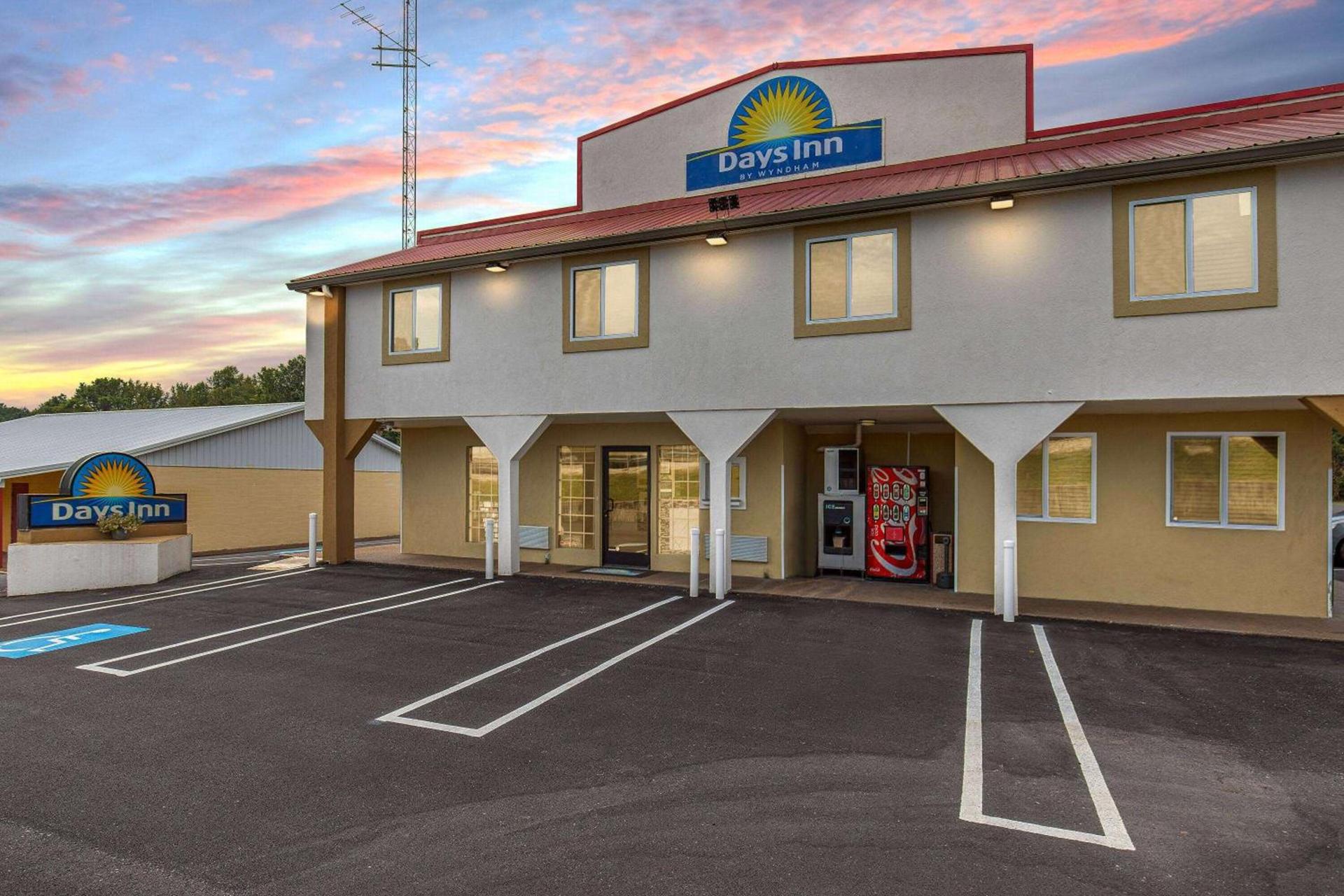 Days Inn by Wyndham Holladay photo 2