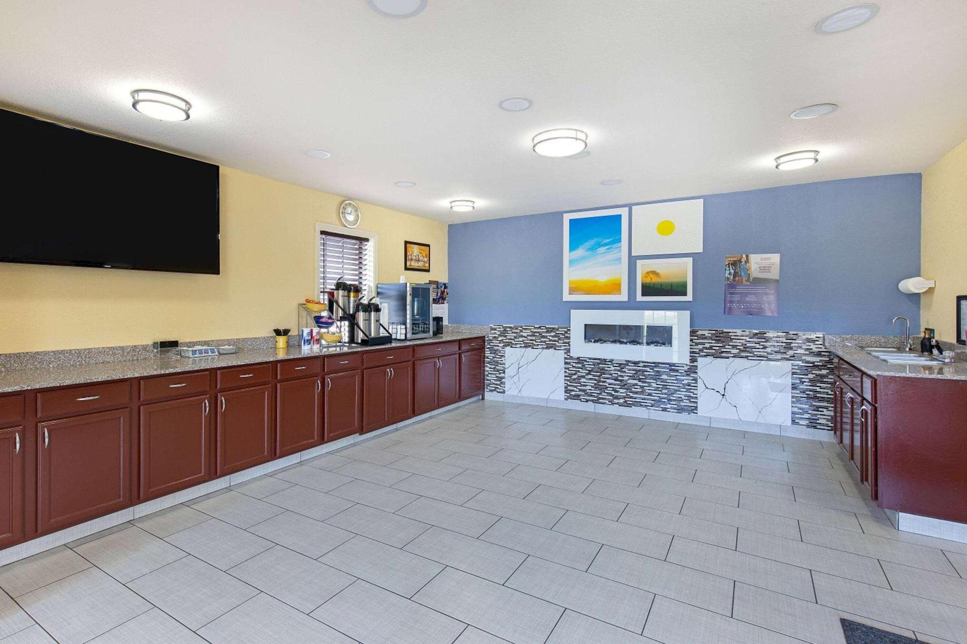 Days Inn by Wyndham Holladay photo 4