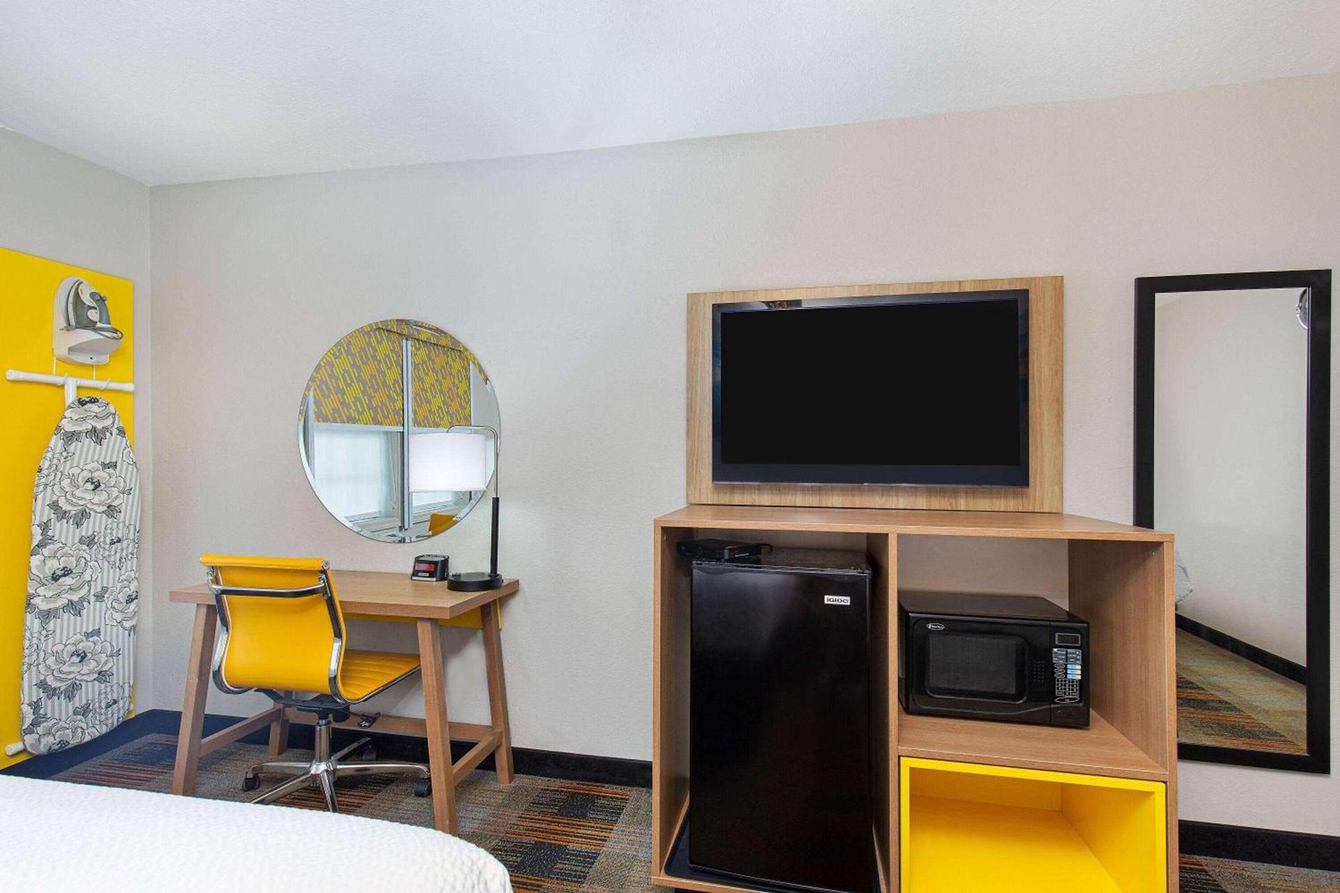 Days Inn by Wyndham Holladay photo 19