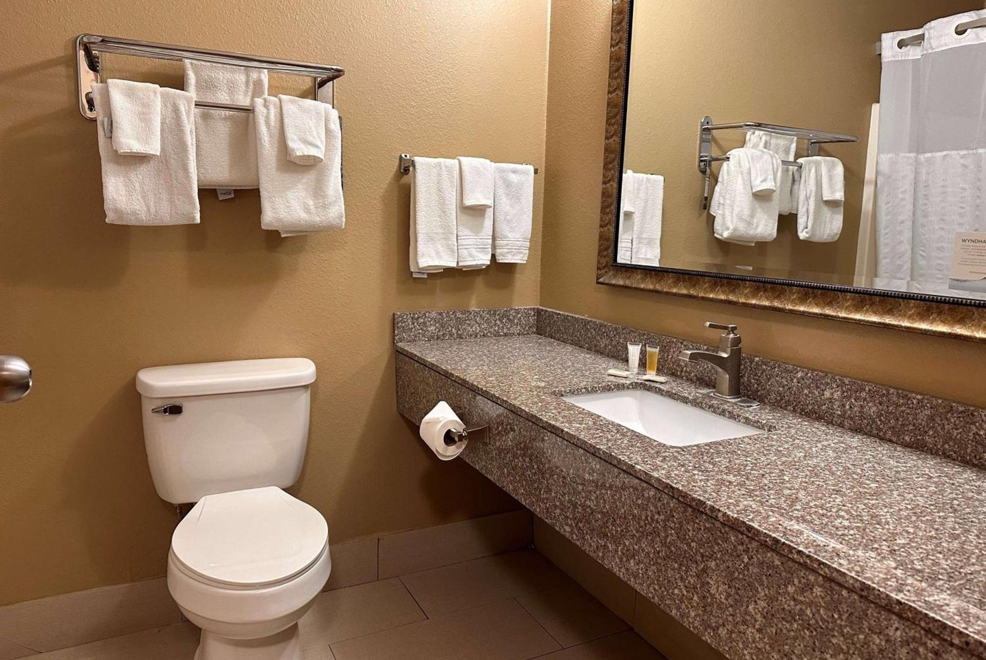 Super 8 by Wyndham Bellefontaine photo 22