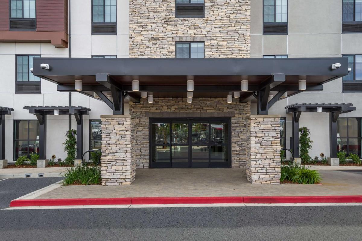 Hampton Inn Concord photo 2
