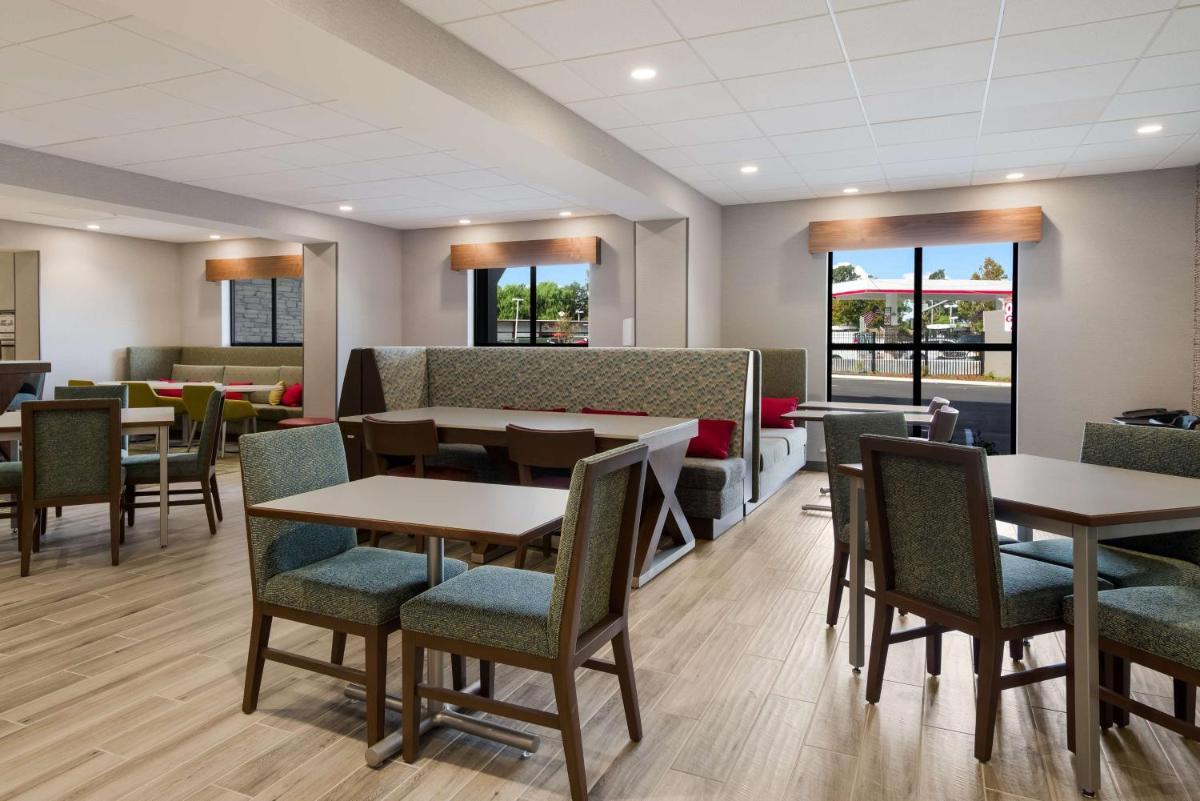 Hampton Inn Concord photo 8