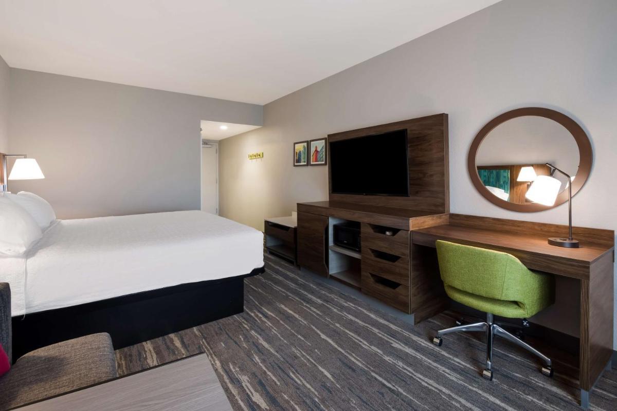 Hampton Inn Concord photo 18